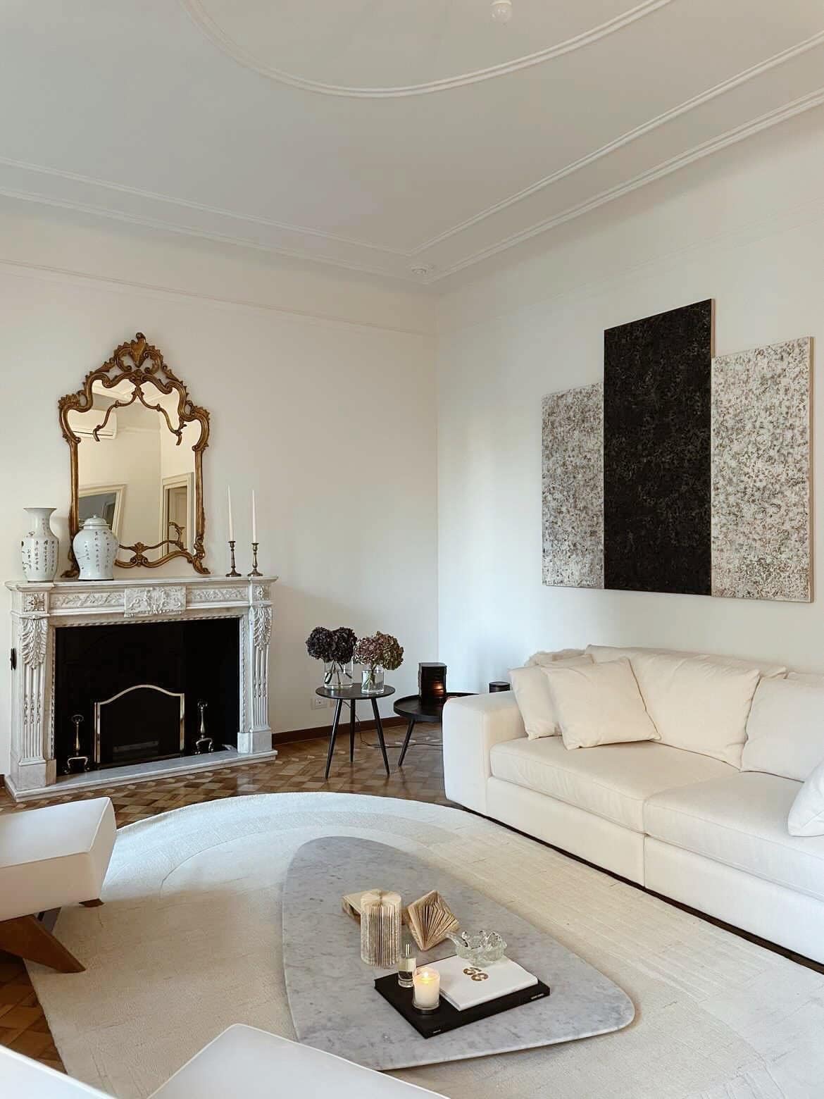 Stile classico contemporaneo: 5 arredi essenziali per il living