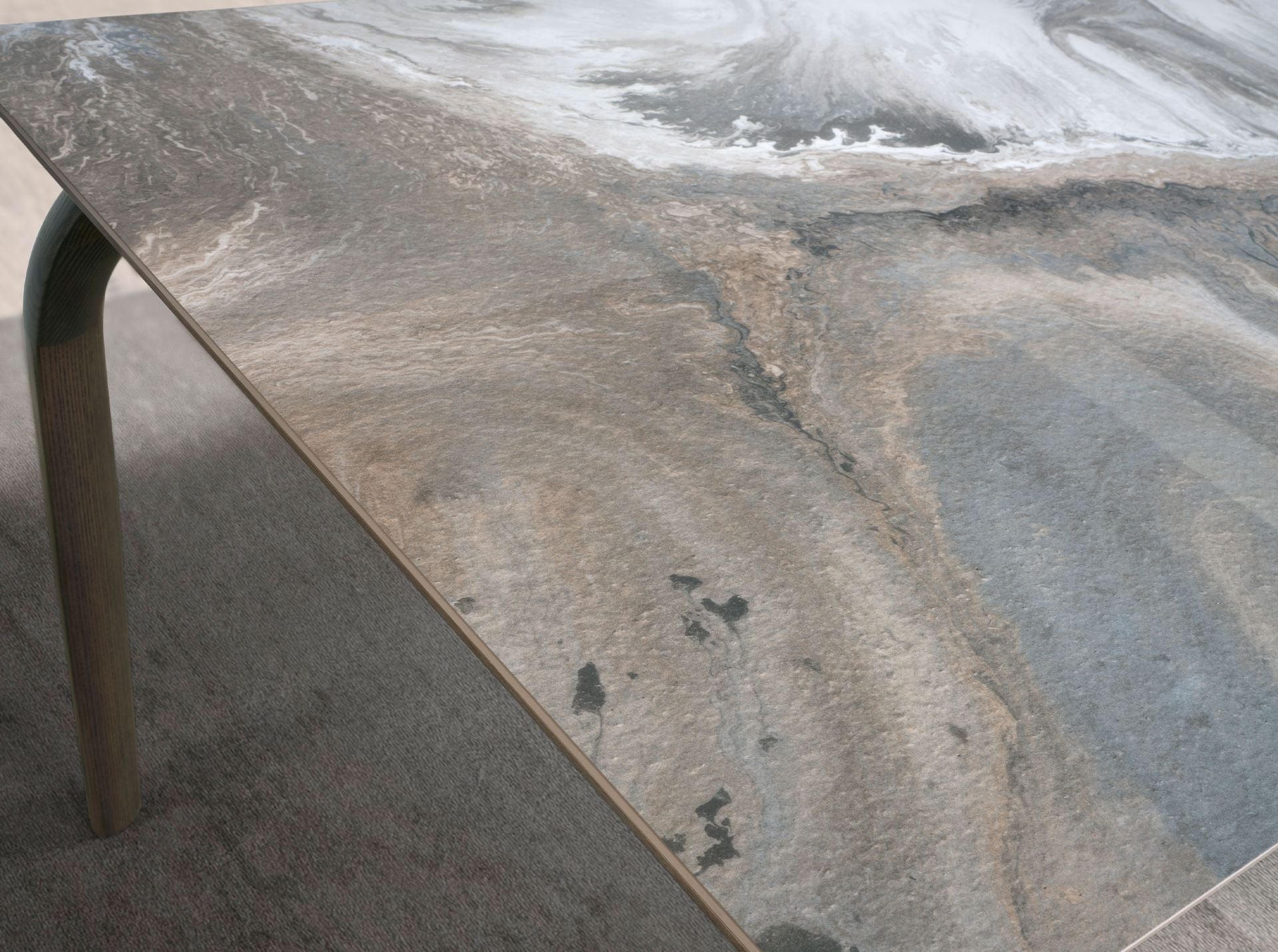 Tavolo da pranzo rettangolare marmo porcellanato e frassino di quercia