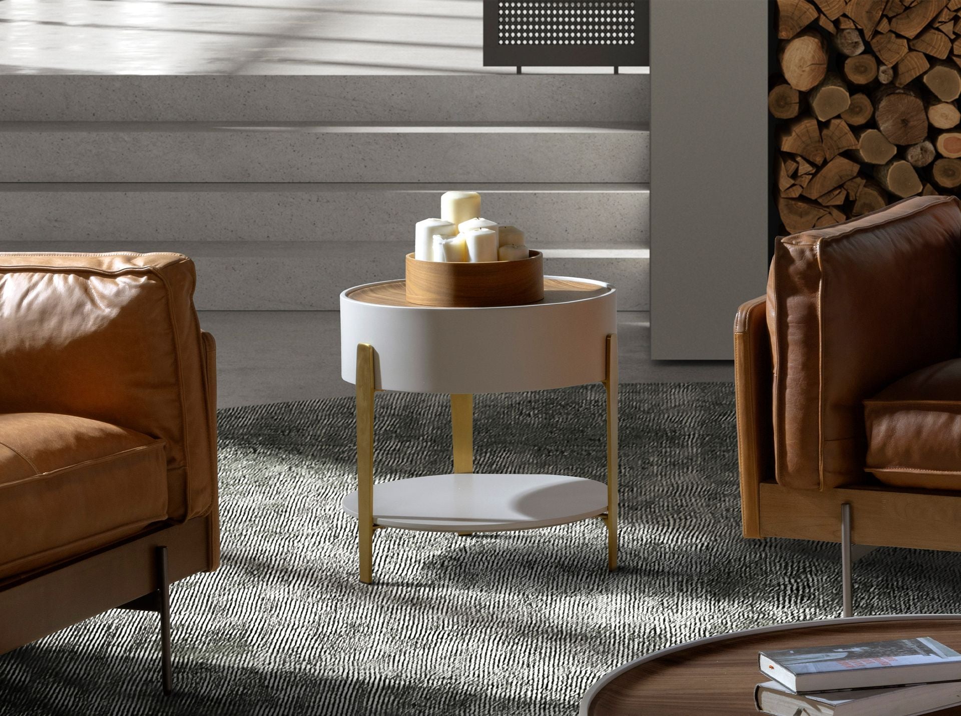 Tavolo angolare rotondo in noce, legno beige e acciaio lucido placcato oro