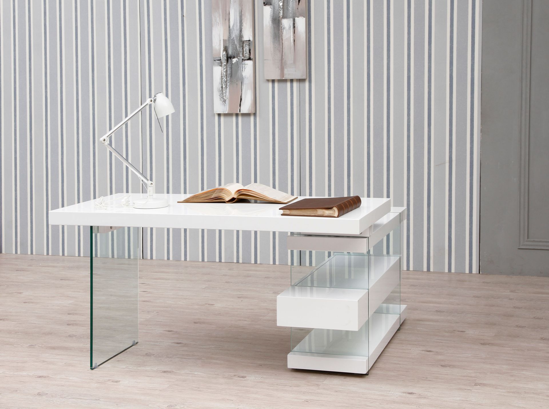 Scrivania in legno bianco e vetro temperato