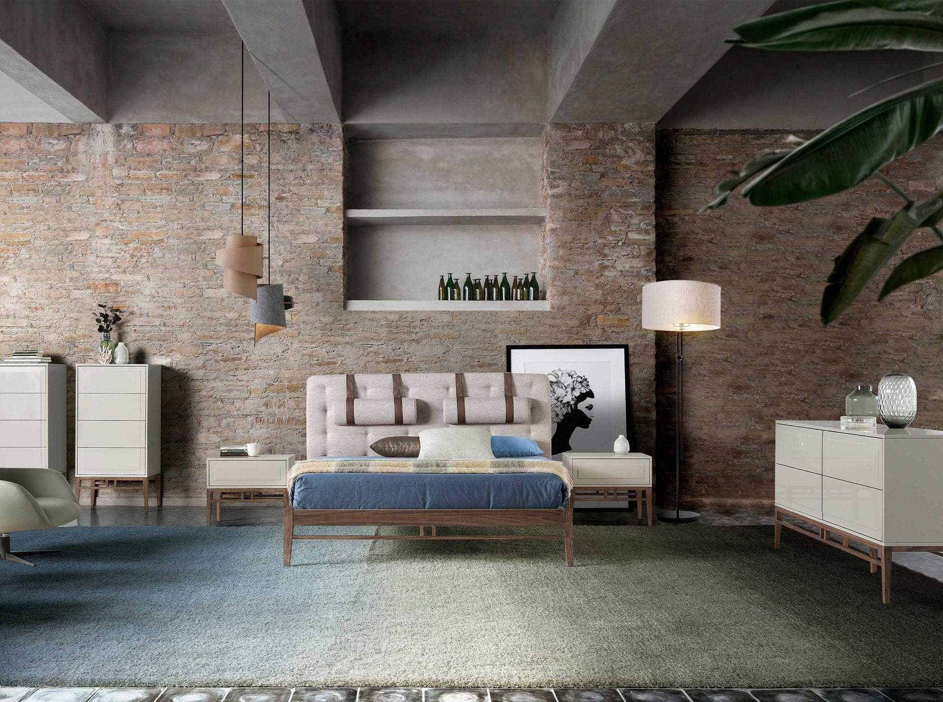 Credenza in legno beige e noce
