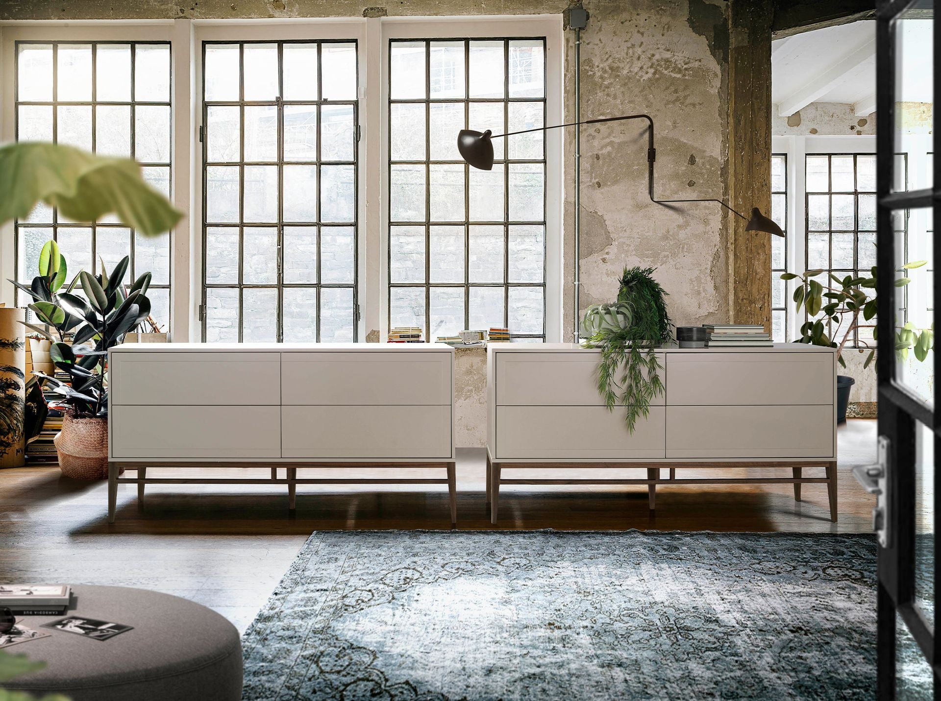 Credenza in legno beige e noce