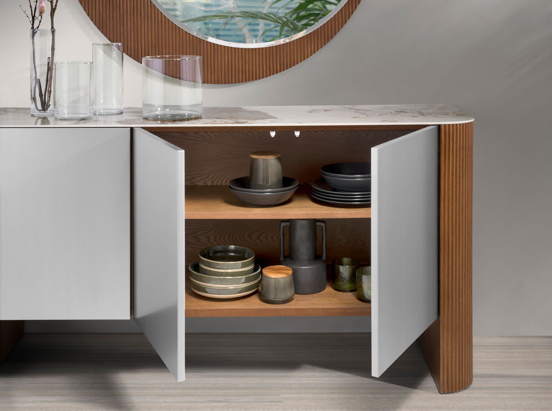Credenza in legno d'argento, noce e piano in marmo porcellanato