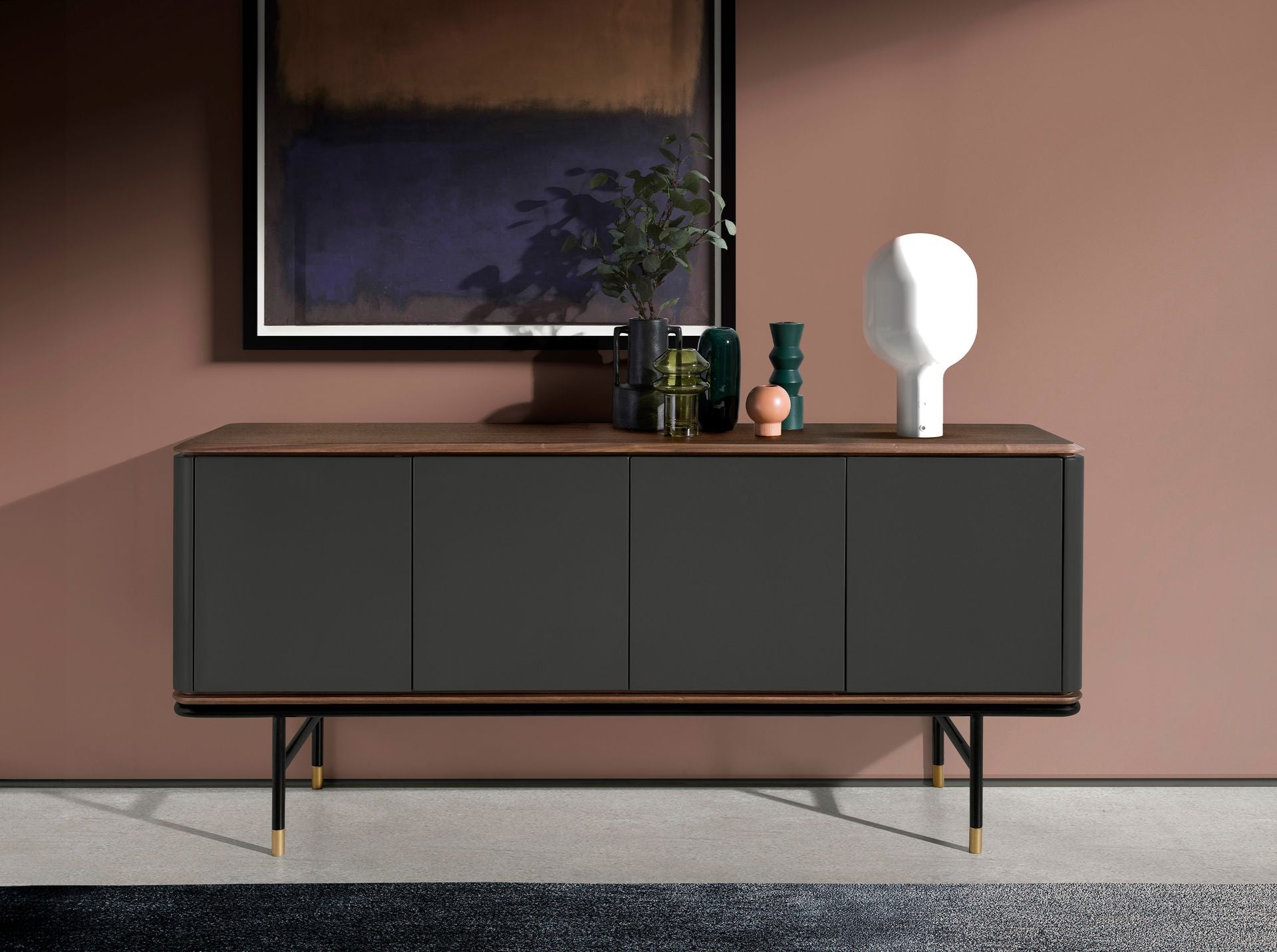 Credenza in legno grigio scuro, acciaio nero e piano in noce