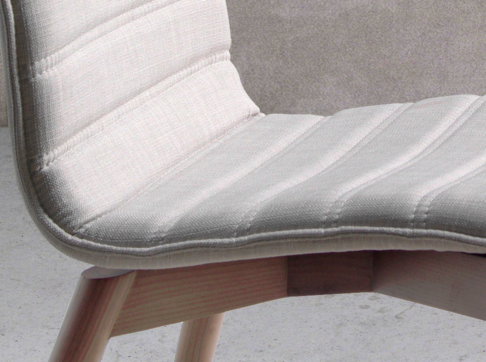 Sedia in tessuto grigio