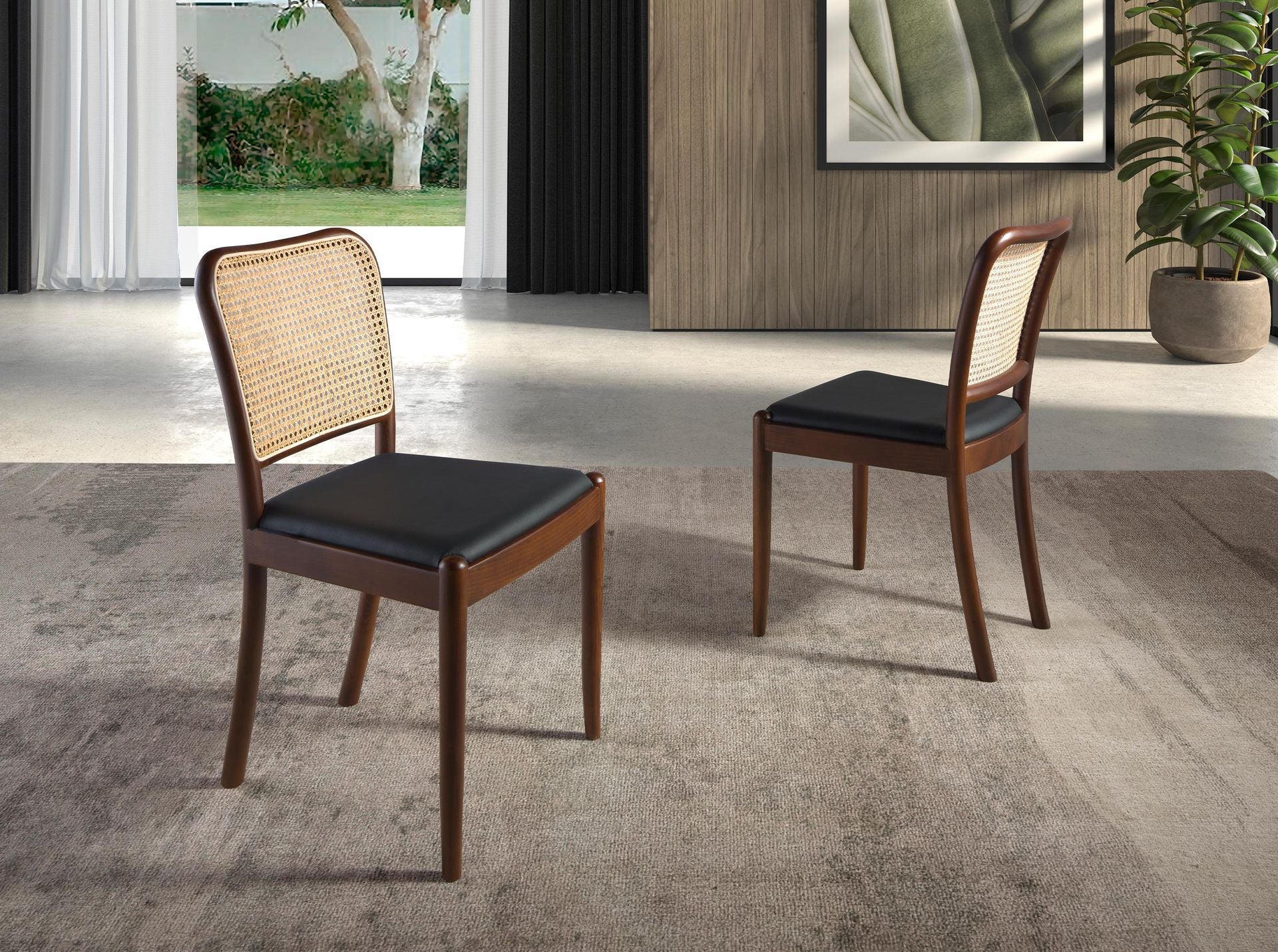 Sedia in rattan ed ecopelle nera