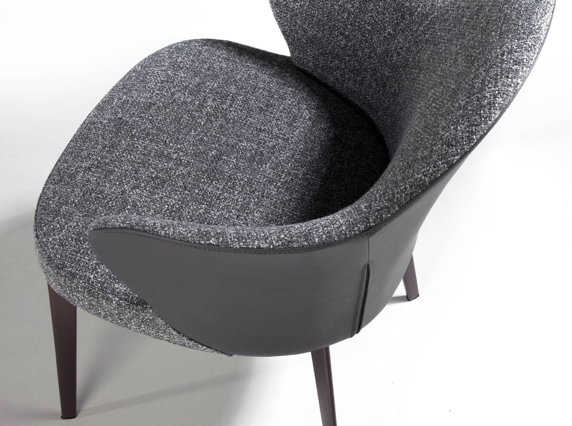 Sedia in tessuto ed ecopelle grigio scuro