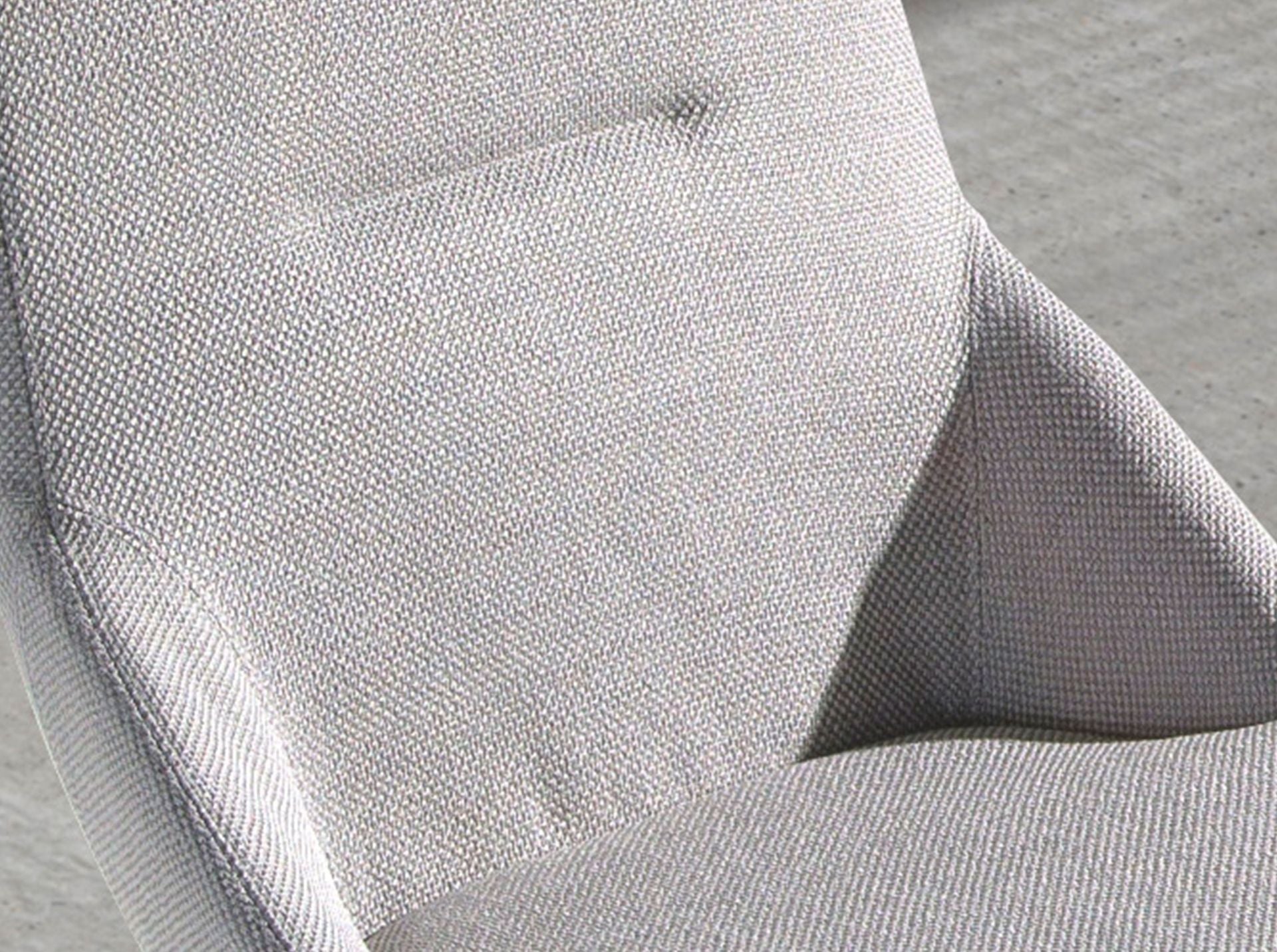 Sedia in tessuto grigio chiaro