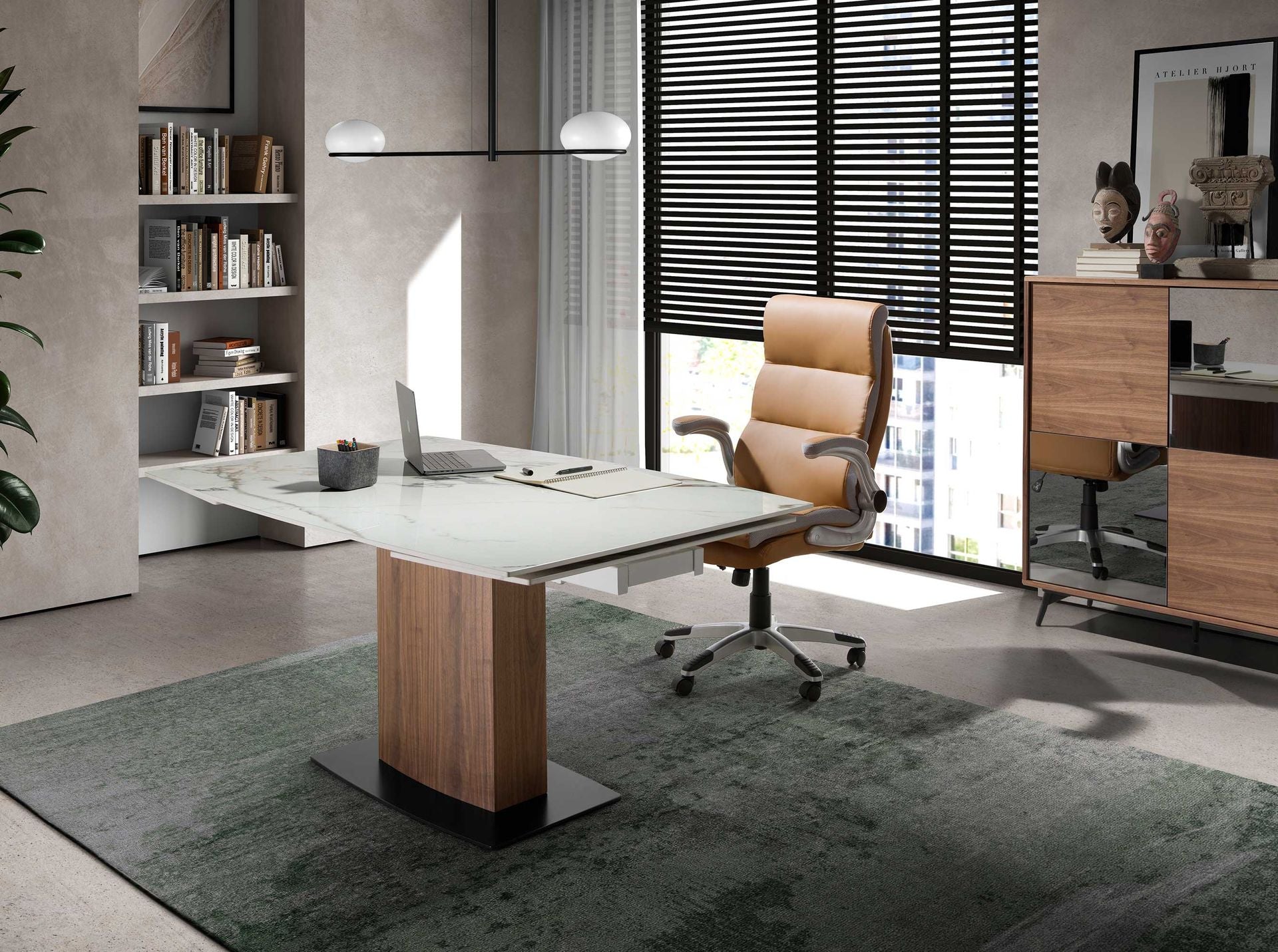 Sedia da ufficio girevole in similpelle marrone