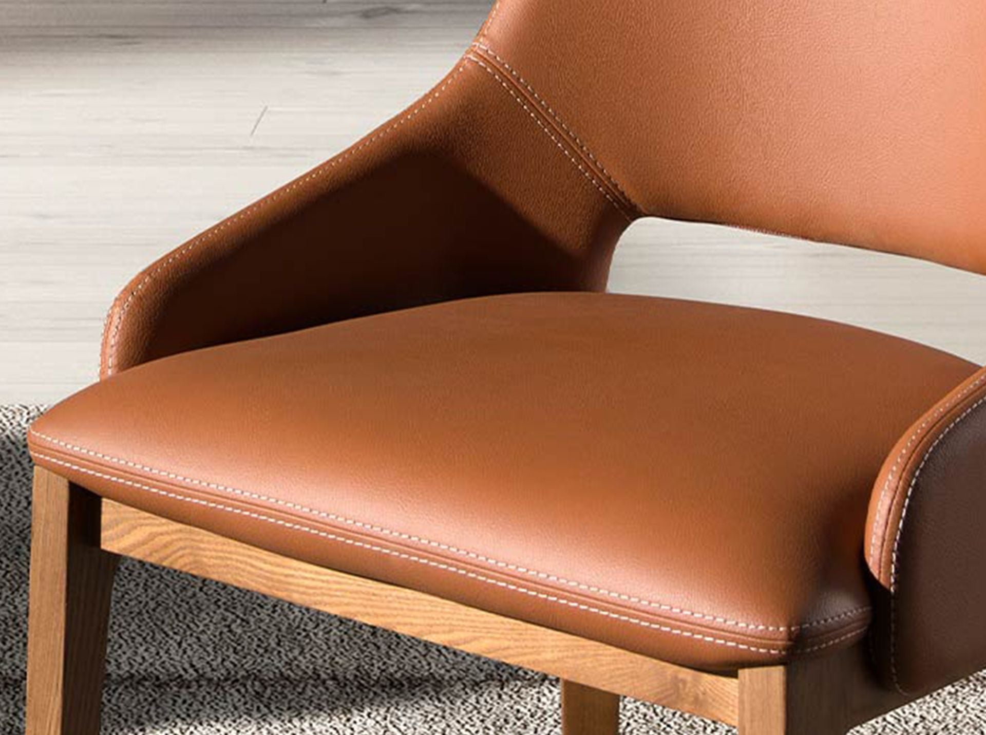 Sedia in ecopelle marrone