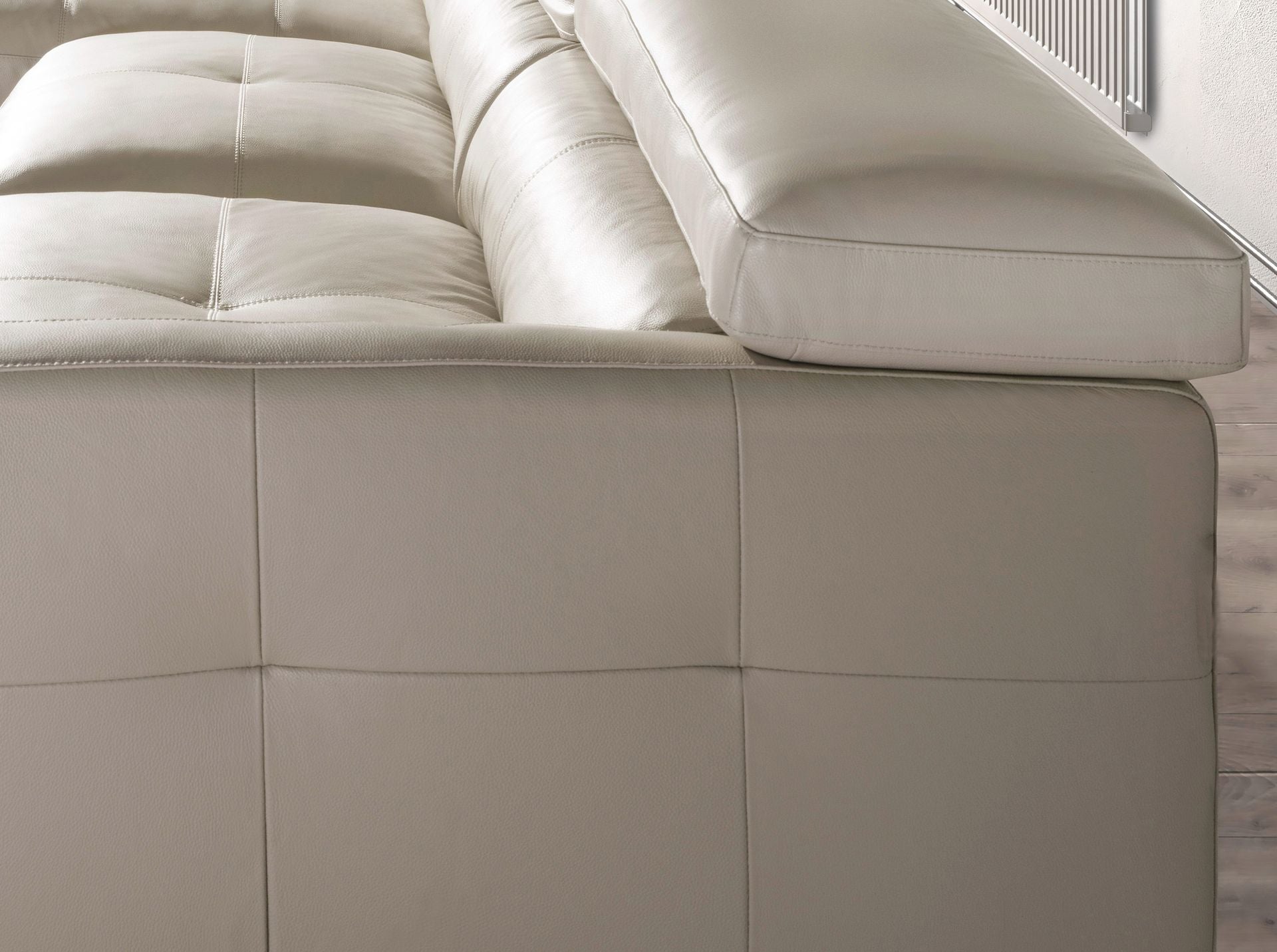 Divano chaise longue sinistro in pelle sabbia