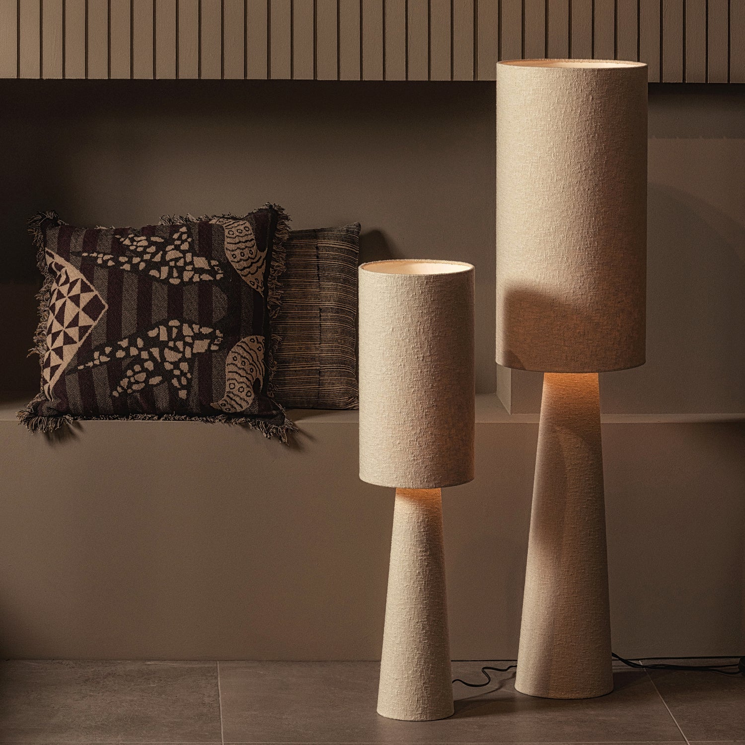 Lampada da tavolo loft metallo/bouclé naturale 90xø22cm