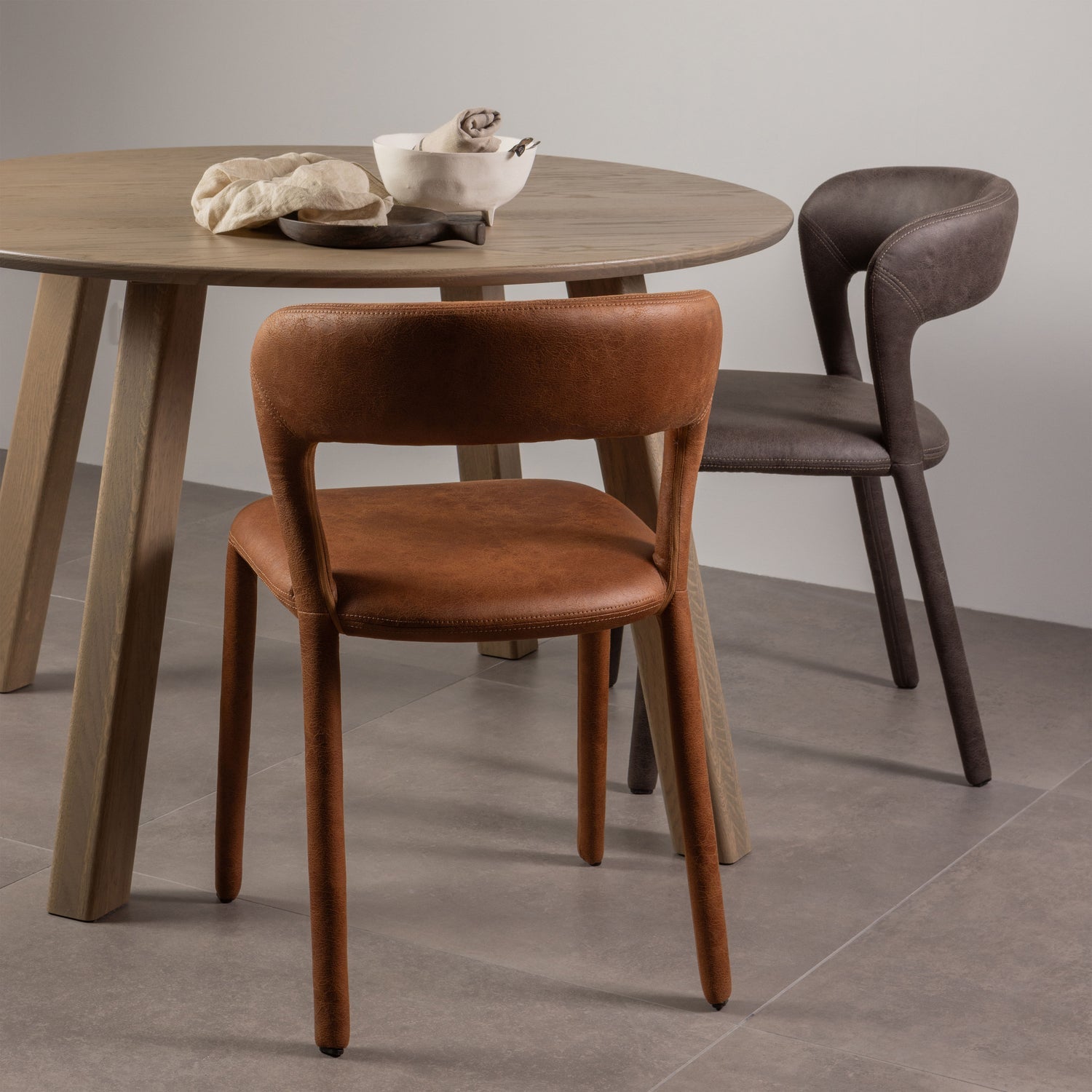 Sedia da pranzo nobile in pelle cognac