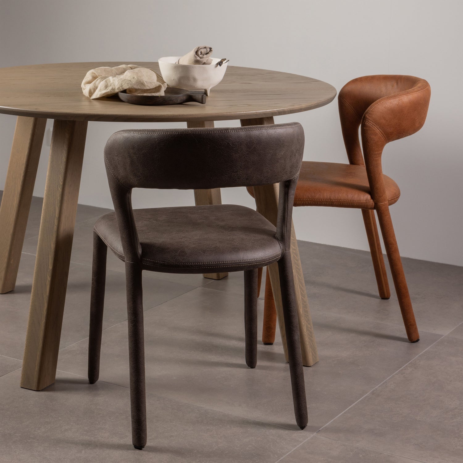 Sedia da pranzo nobile in pelle cognac