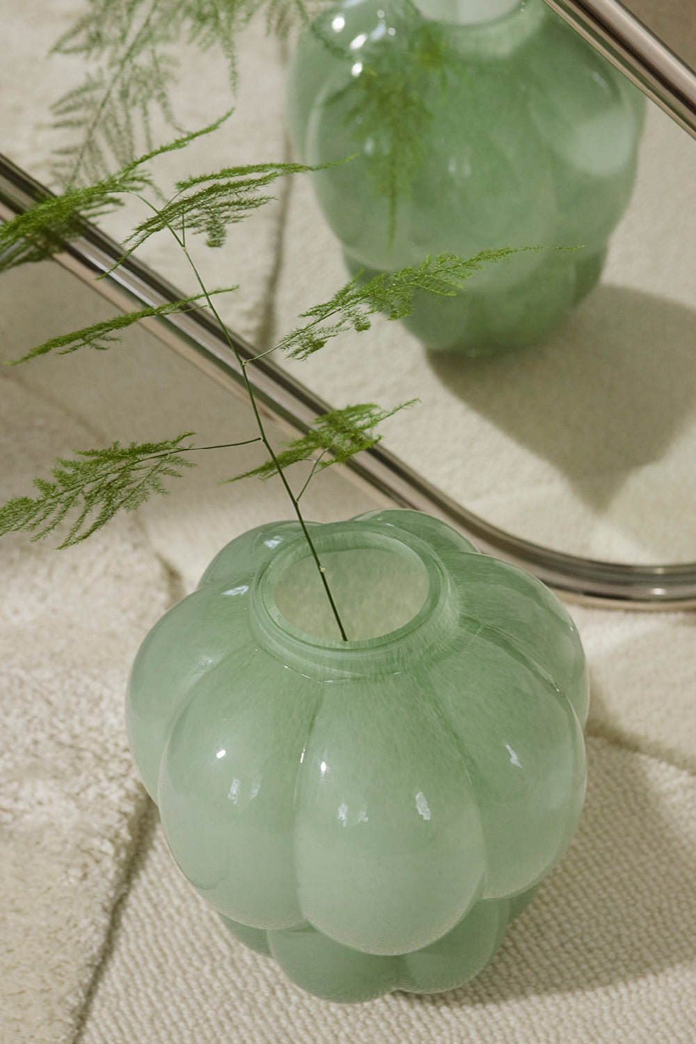Vaso in vetro UVA - Verde pastello - AYTM - Ø20xA22 CM
