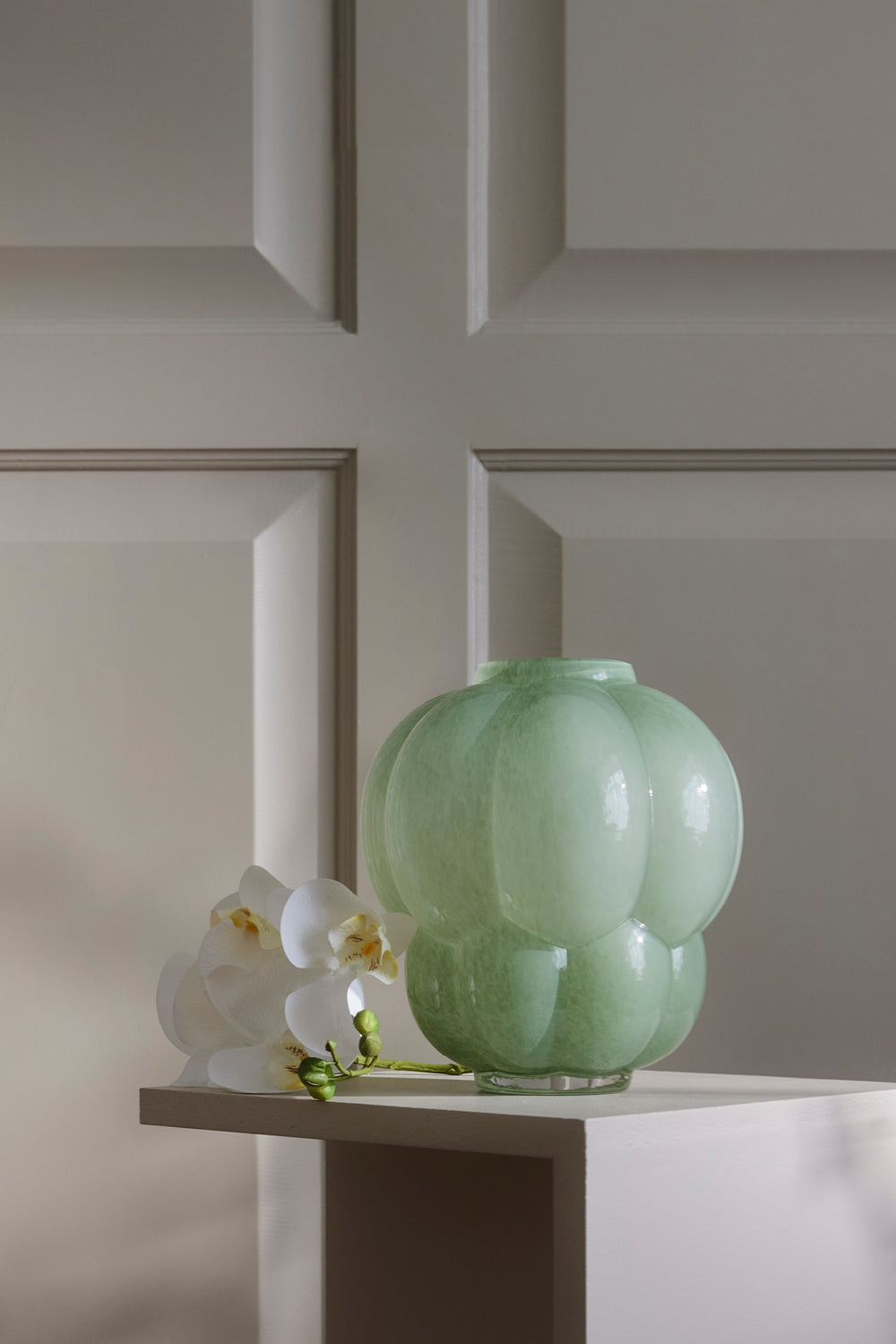 Vaso in vetro UVA - Verde pastello - AYTM - Ø20xA22 CM