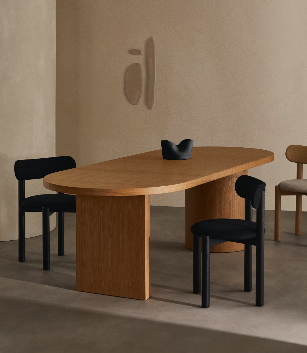 Tavolo Nealy con impiallacciatura in rovere e finitura naturale 240 x 100 cm
