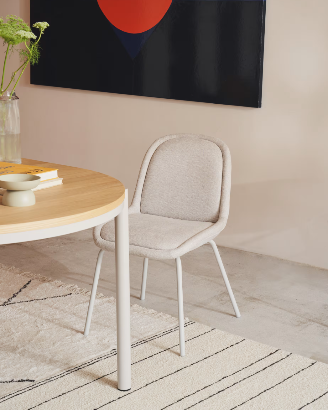 Sedia AIMIN in ciniglia beige e gambe in acciaio verniciato beige opaco FSC