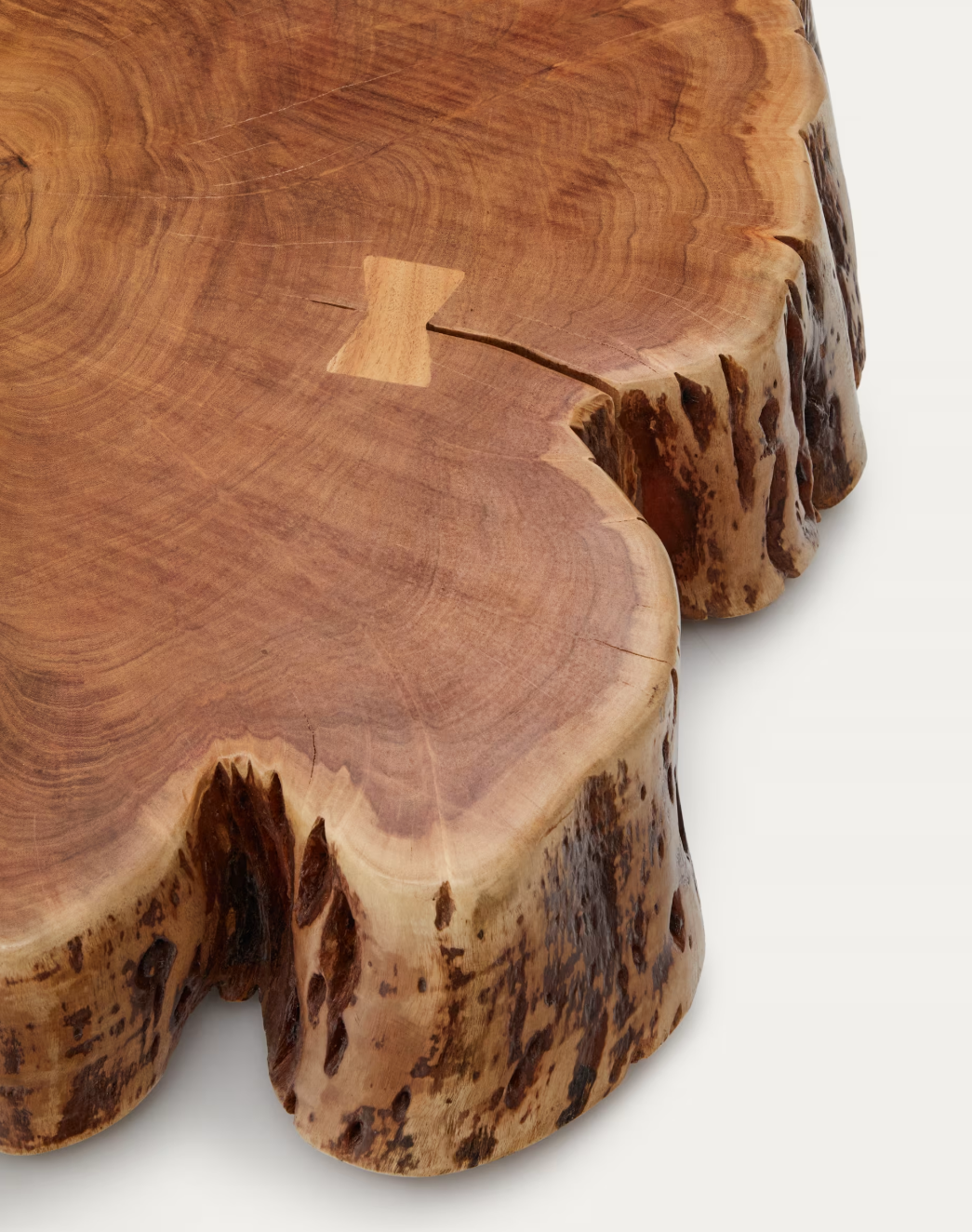 Tavolino da salotto con ruote Essi in legno massiccio di acacia Ø 90 x 60 cm
