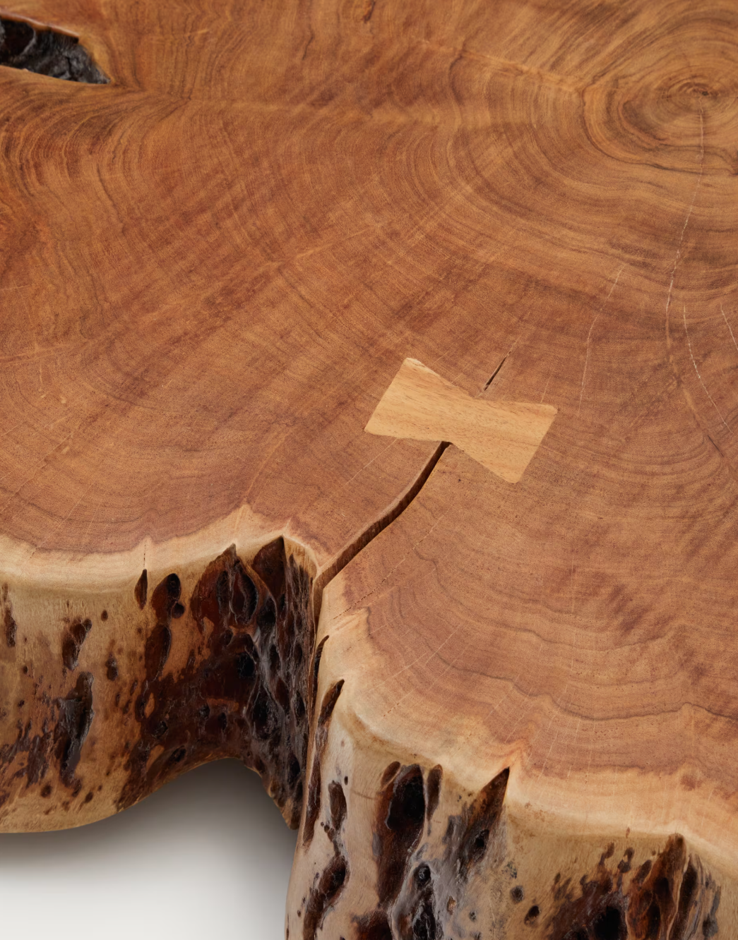 Tavolino da salotto con ruote Essi in legno massiccio di acacia Ø 90 x 60 cm