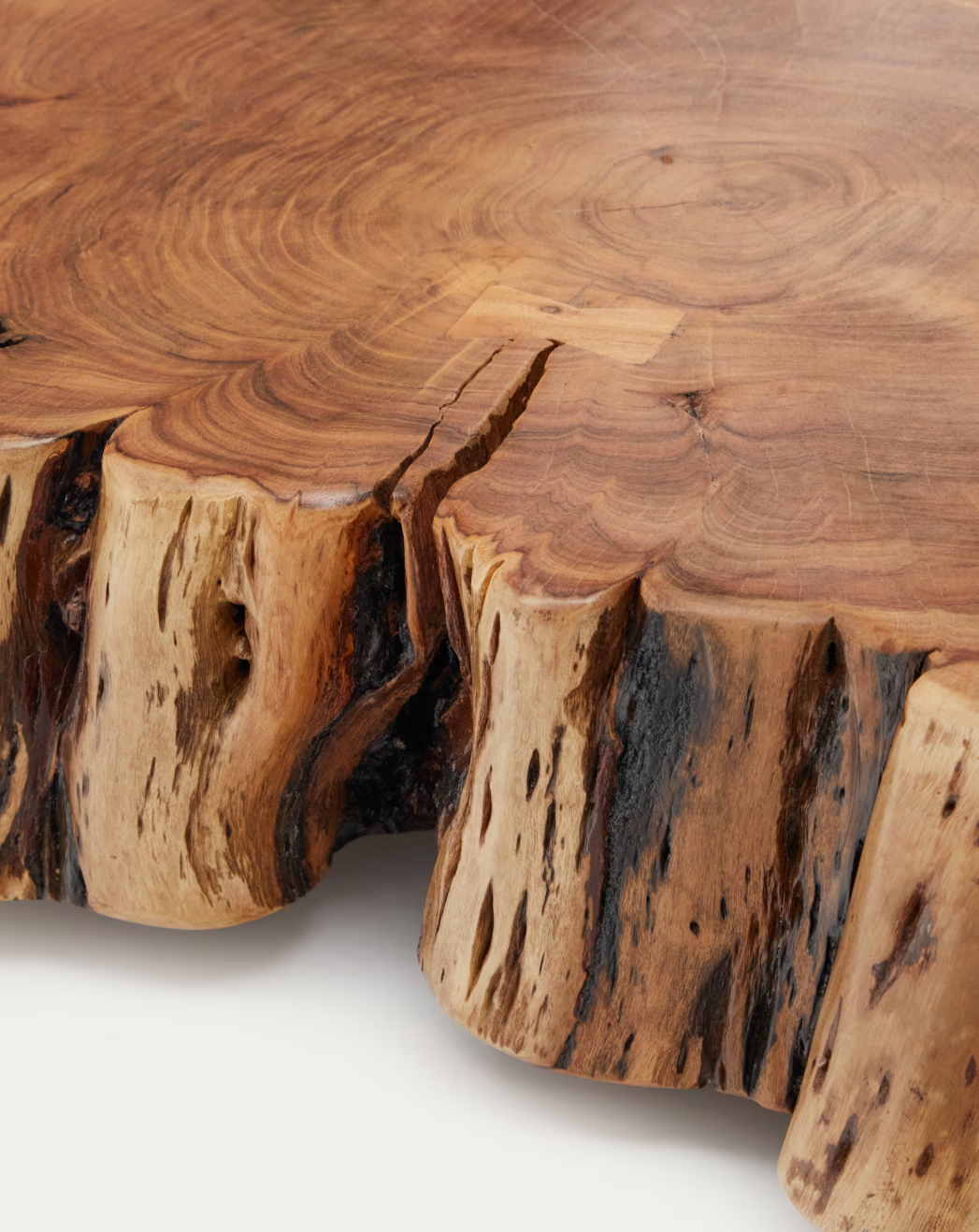 Tavolino da salotto con ruote Essi in legno massiccio di acacia Ø 90 x 60 cm