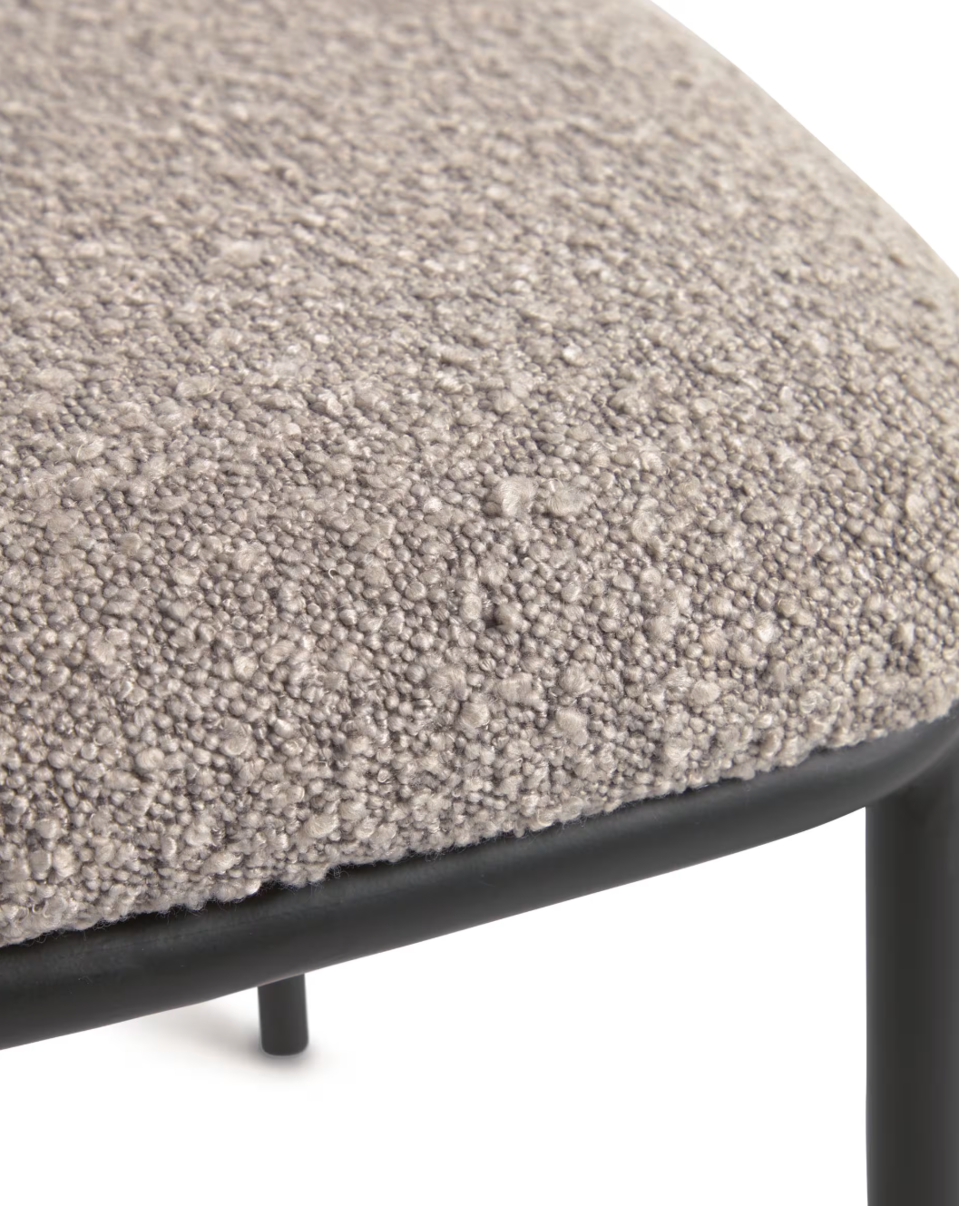 Sedia Ciselia in shearling grigio chiaro e gambe in acciaio con finitura nera FSC Mix Credit