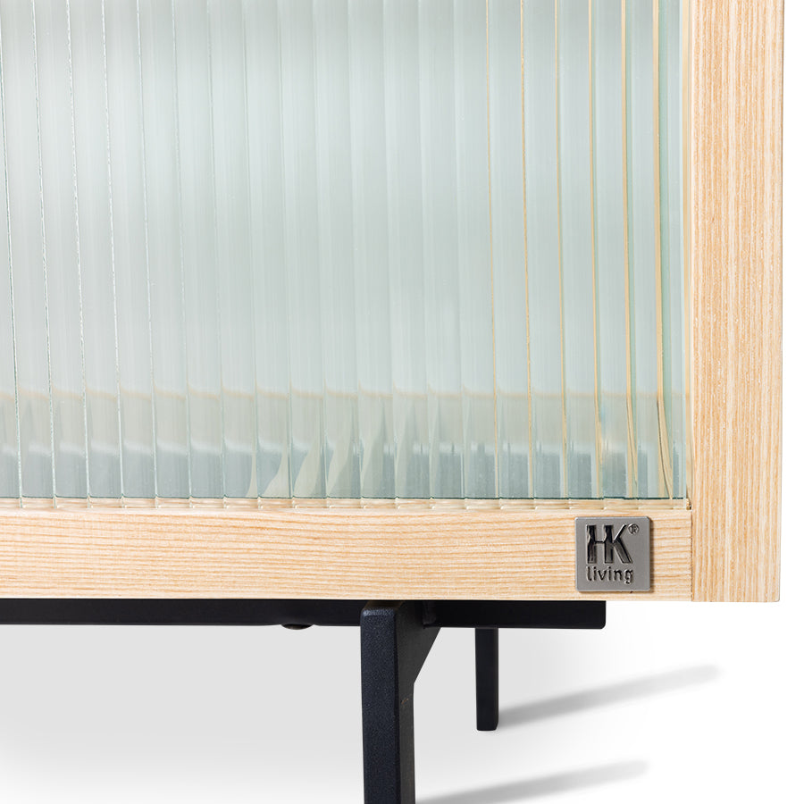 Credenza con vetro cannettato, naturale