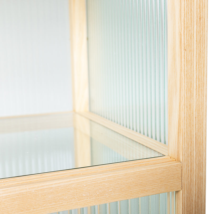 Credenza con vetro cannettato, naturale