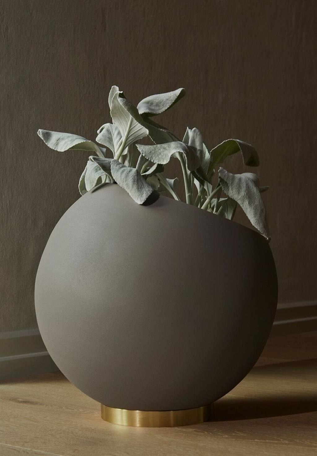 '-aytm-globe-flower-pot-black-xl-8832068