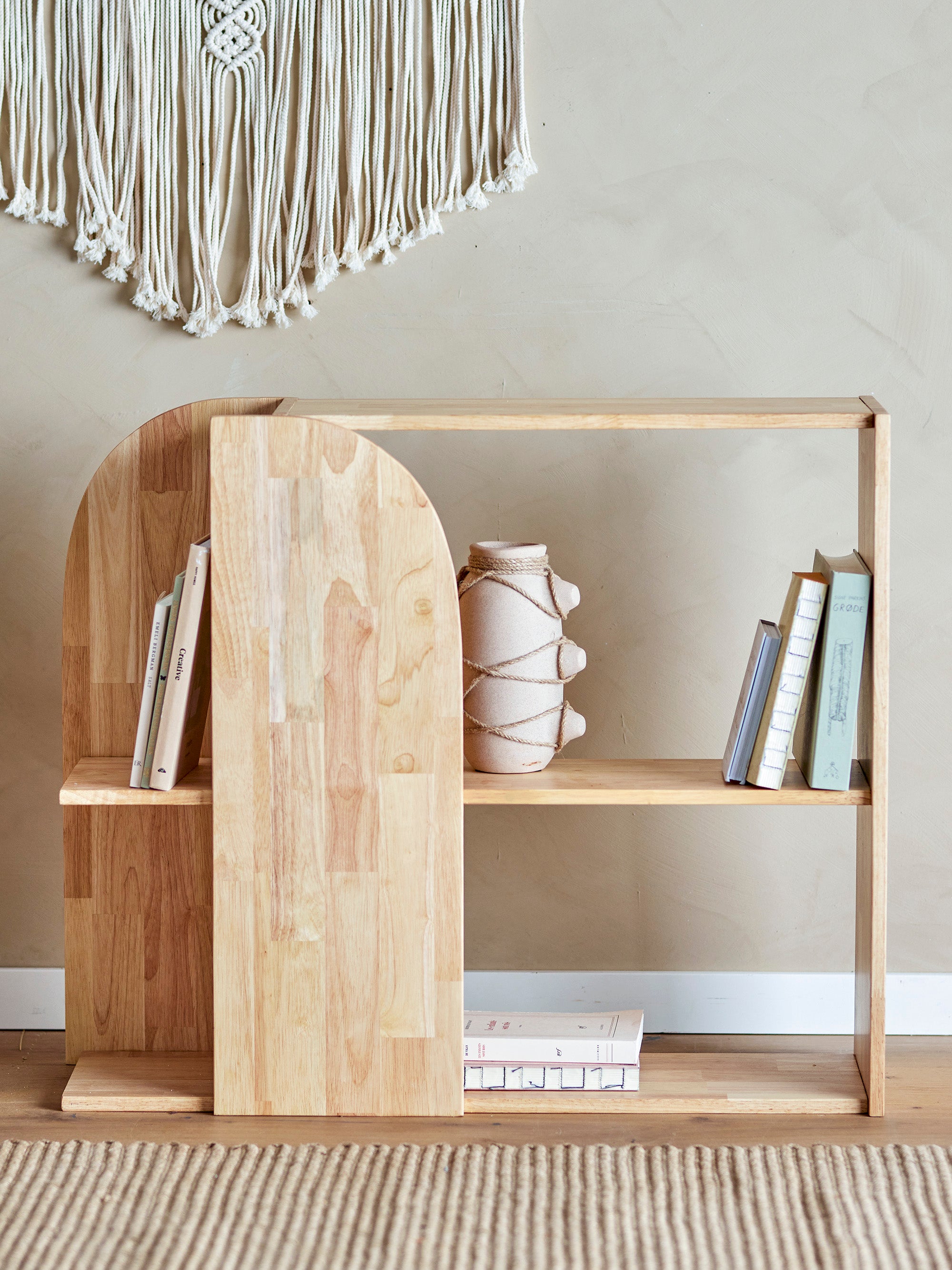 Biblioteca Alec, Natura, Rubberwood