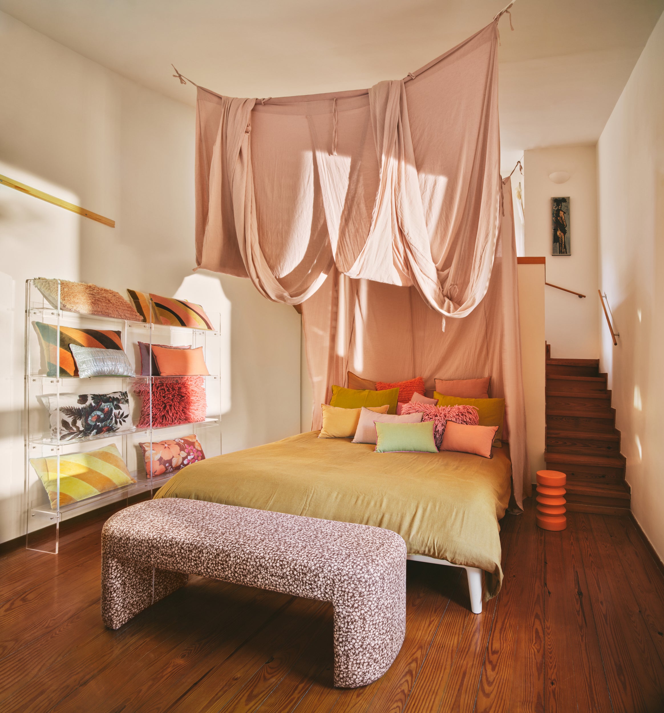 DORIS per HKLIVING: panca per ingresso stampa floreale