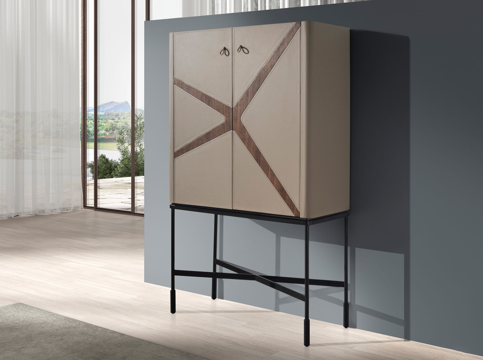 Credenza alta in similpelle, noce e acciaio nero