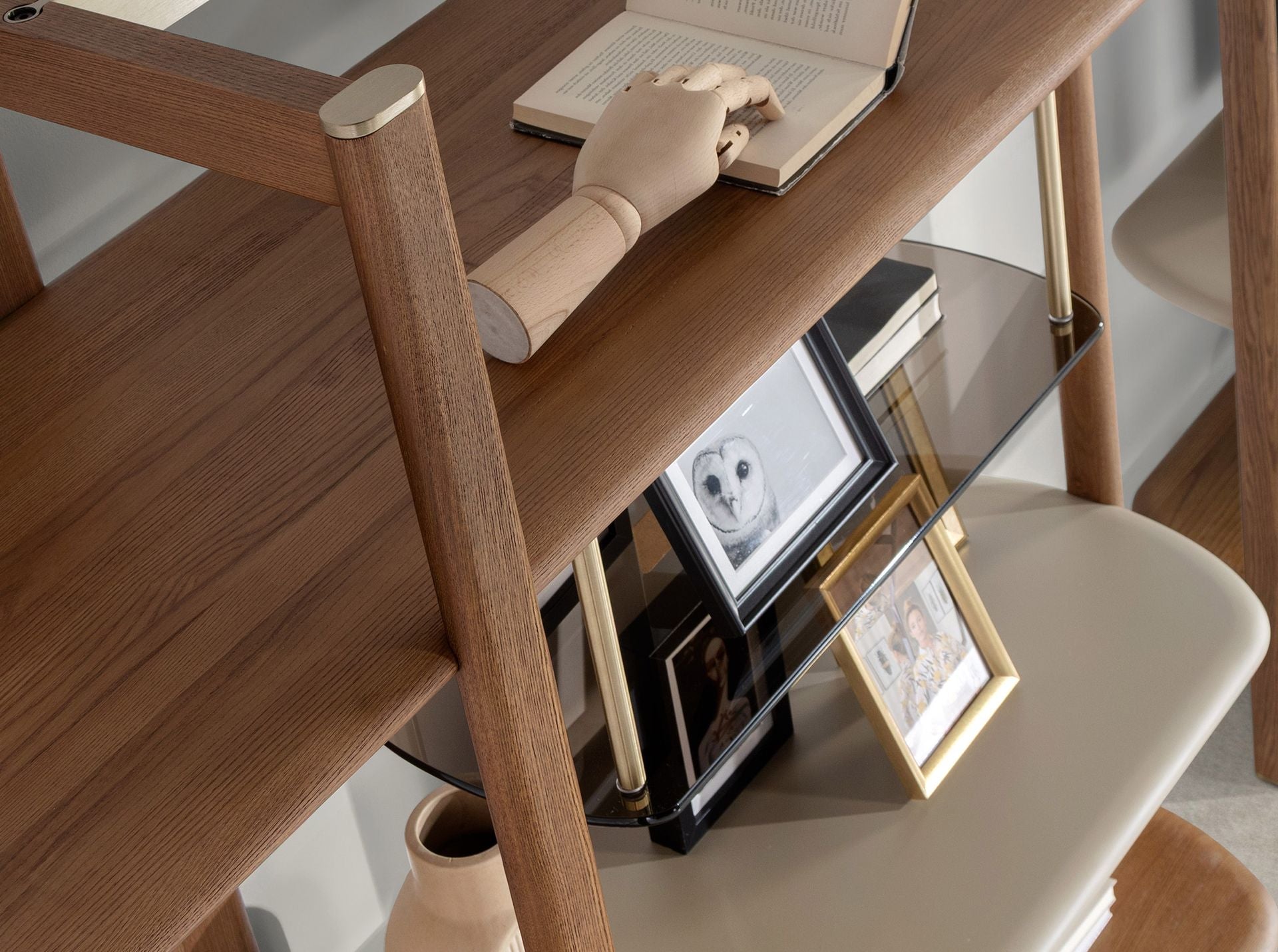 Libreria rettangolare sinistra in noce chiaro e legno color greige