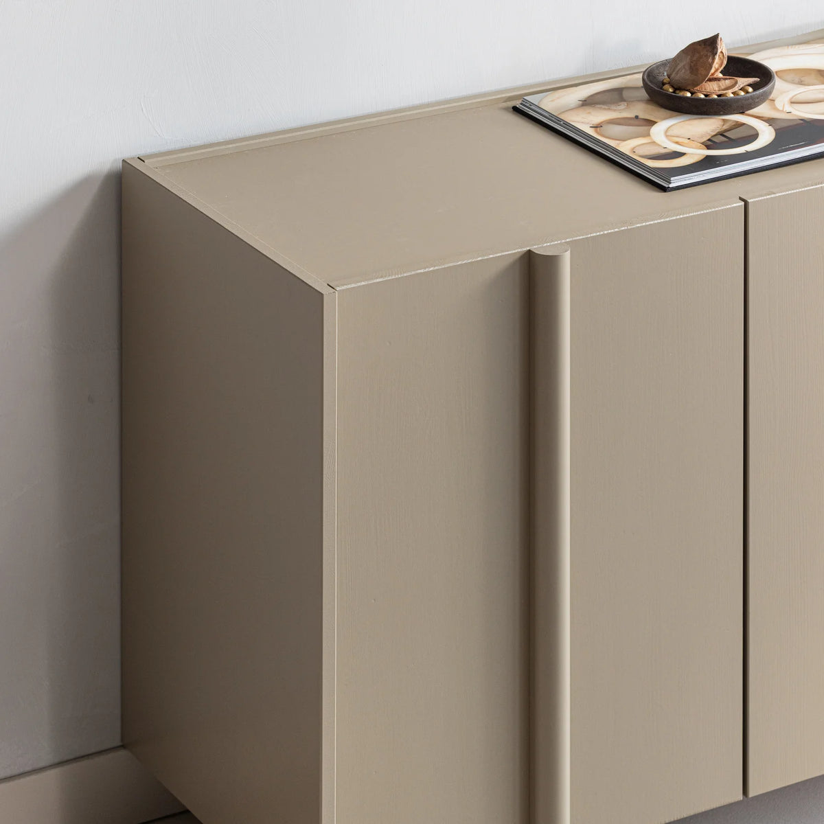 Basu credenza pino spazzolato fango
