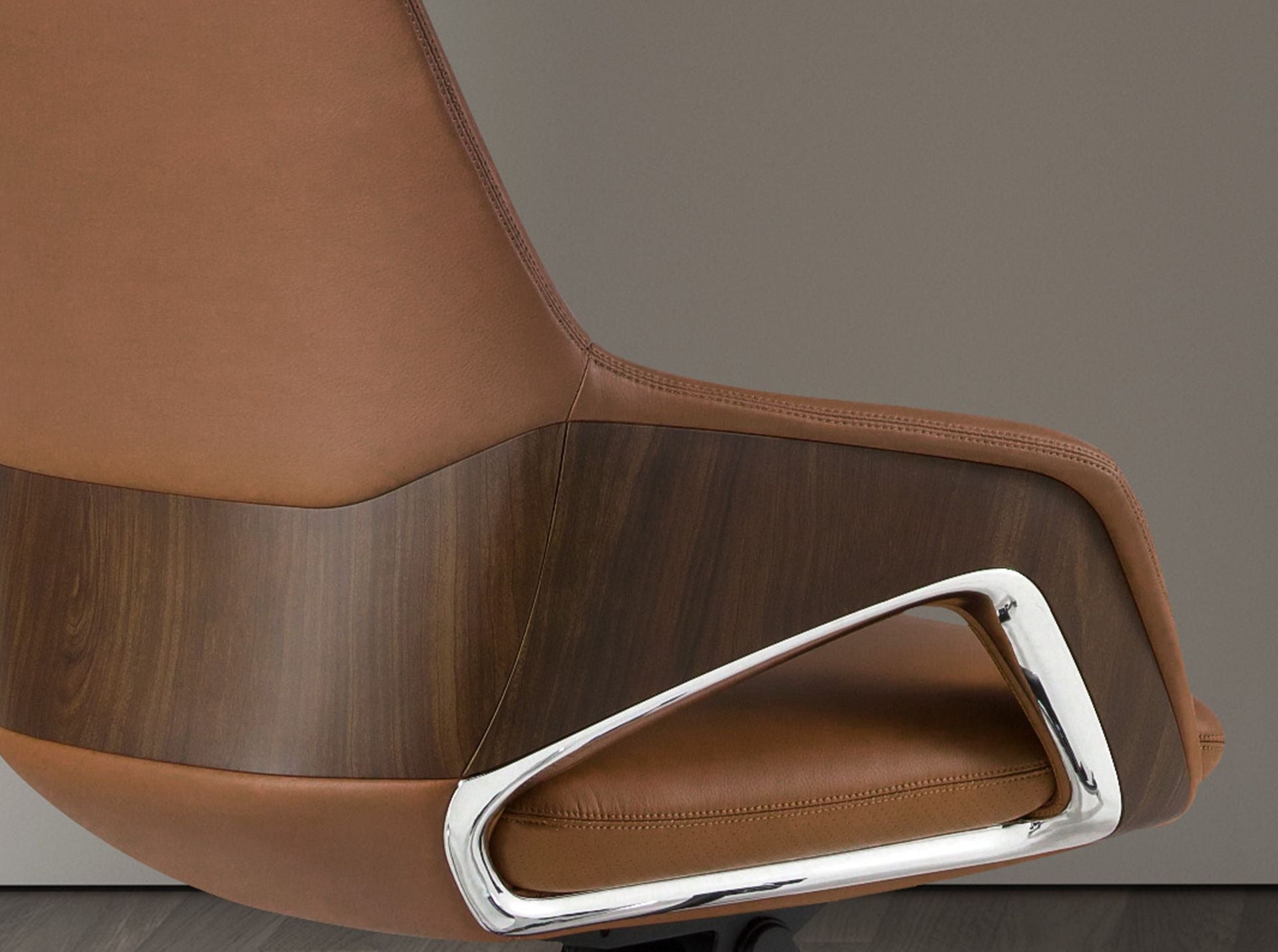 Sedia girevole da ufficio in similpelle marrone