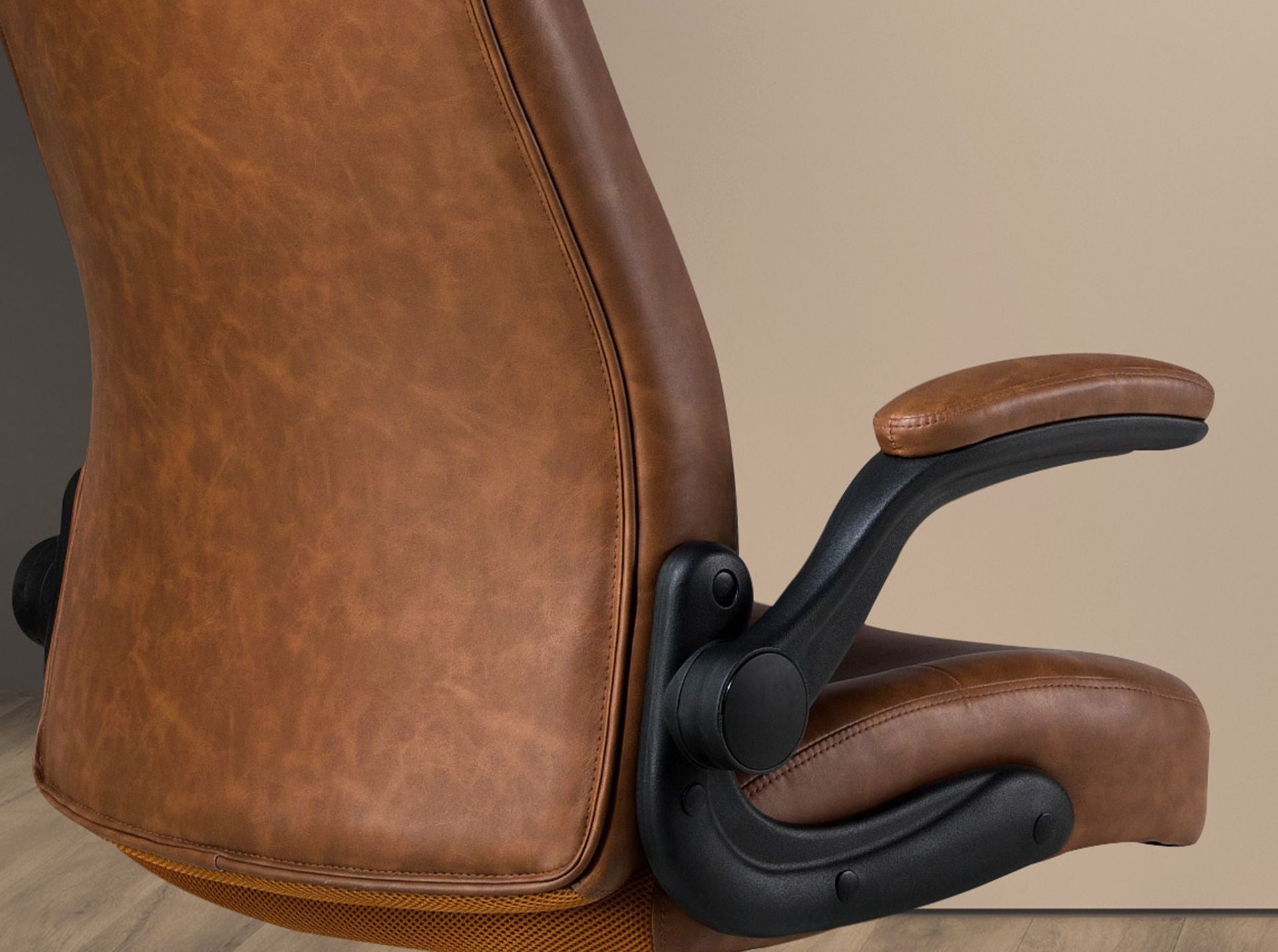 Sedia girevole da ufficio in similpelle marrone