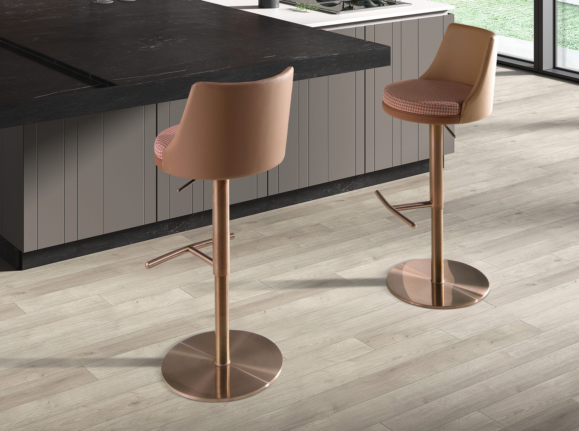 Sgabello girevole in tessuto marrone terracotta e beige e similpelle marrone