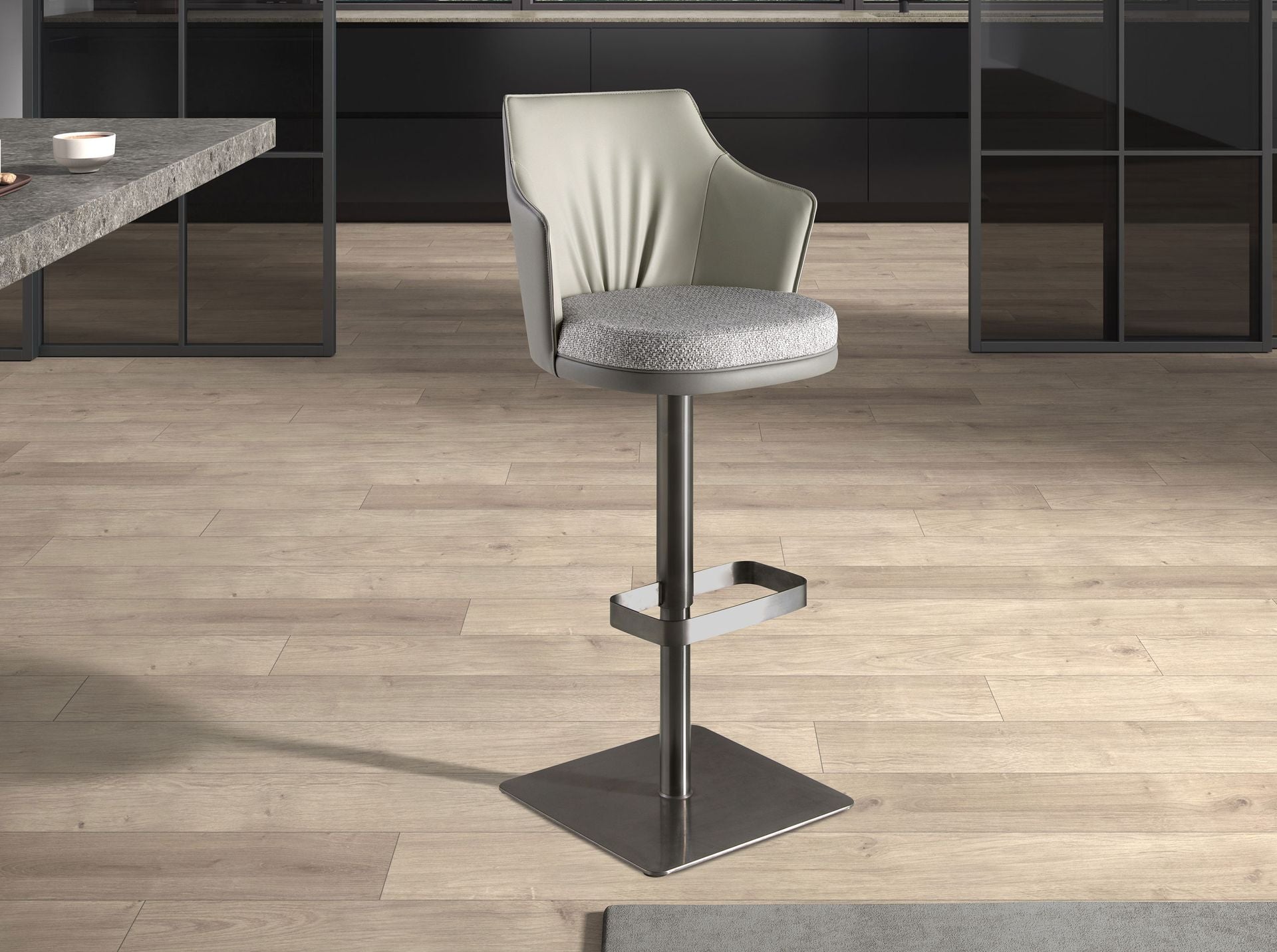 Sgabello girevole in tessuto grigio screziato e similpelle grigio scuro