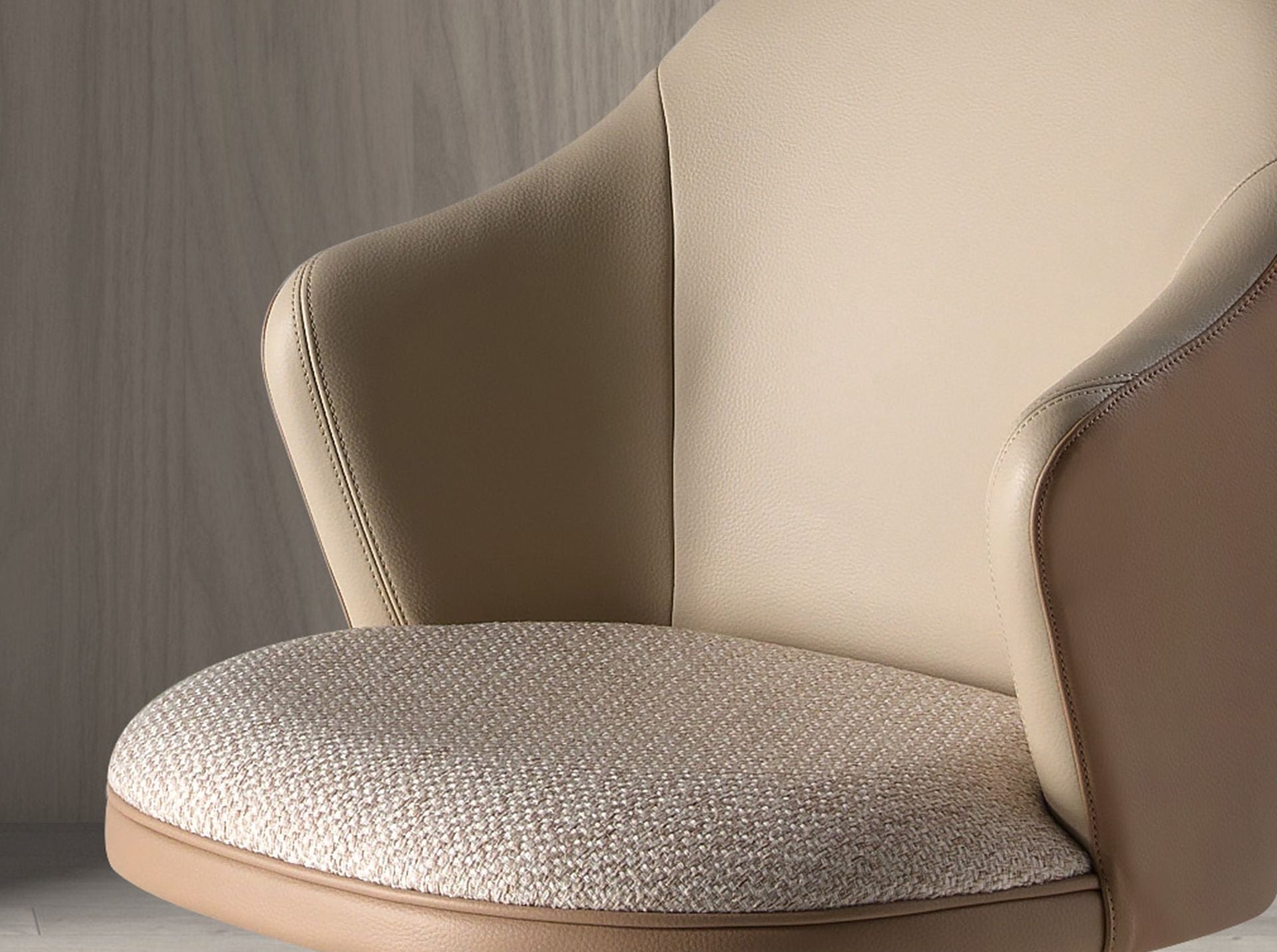 Sgabello girevole in tessuto crema screziato e similpelle marrone