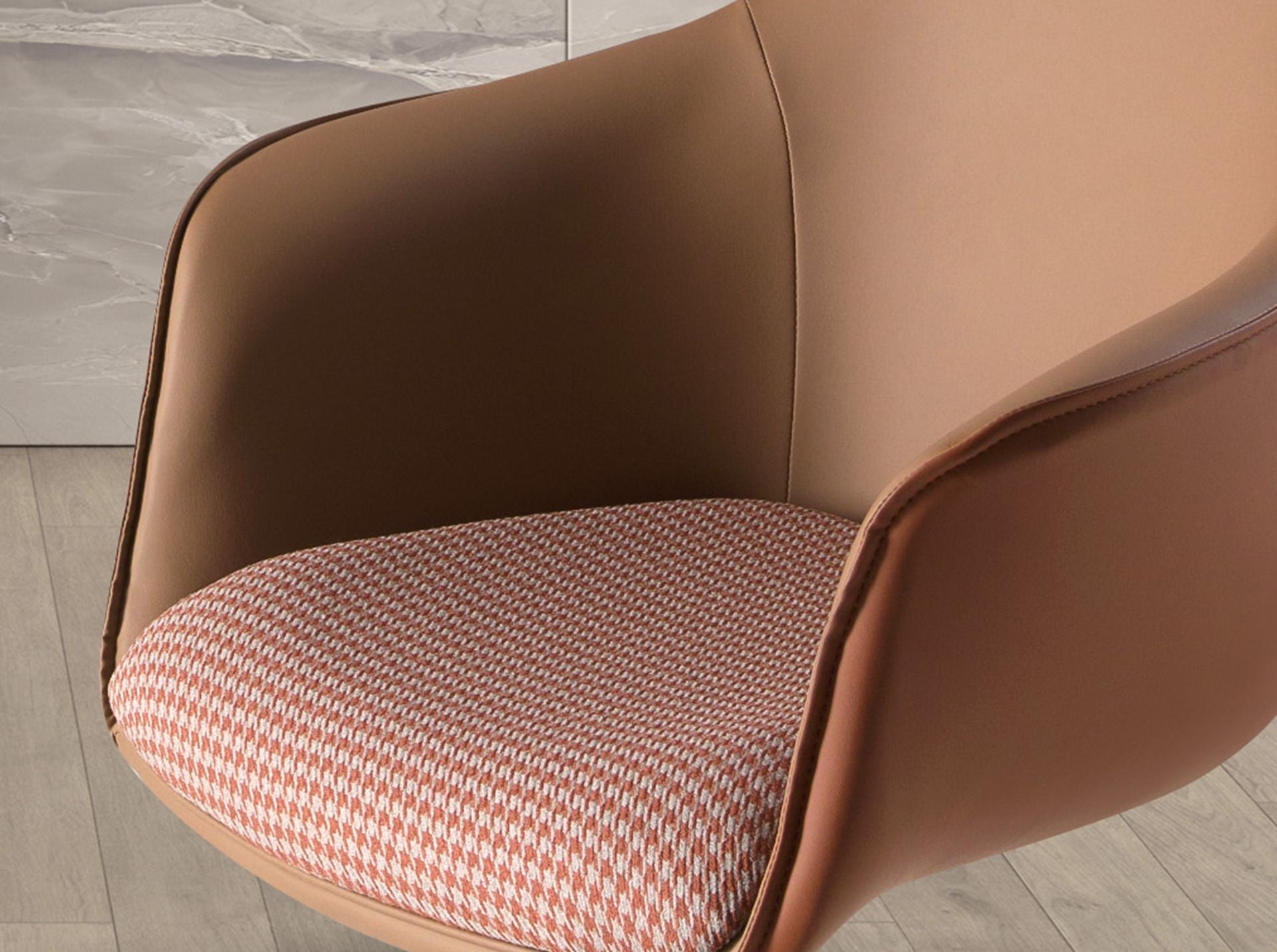 Sedia girevole tessuto marrone terracotta e beige e similipelle marrone