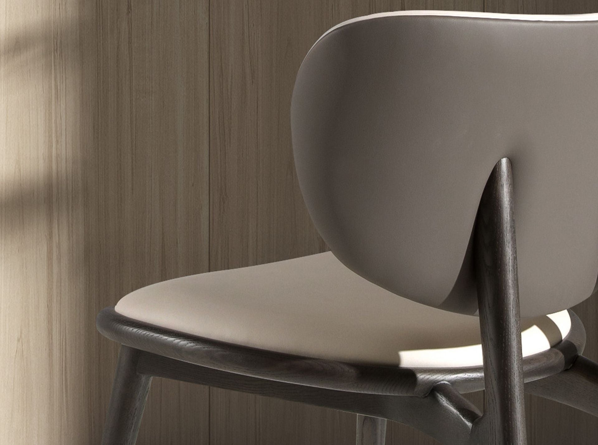 Sedia in similpelle crema e grigio scuro