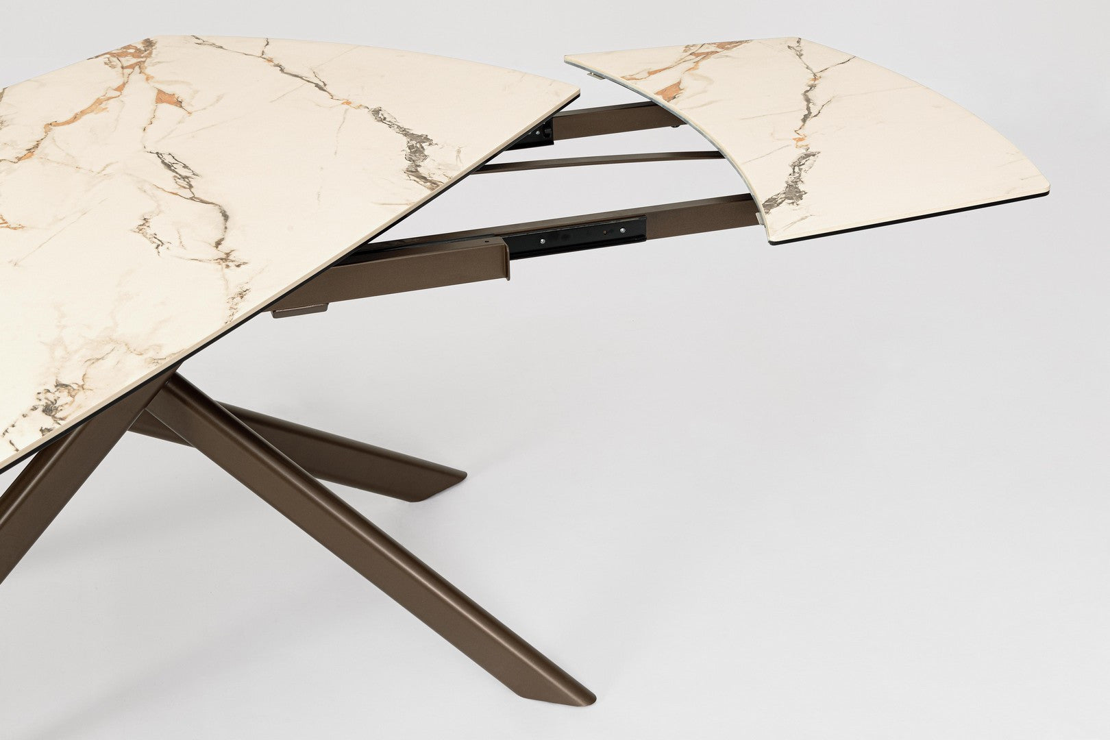 Tavolo allungabile in gres porcellanato effetto marmo 160-240x90 cm
