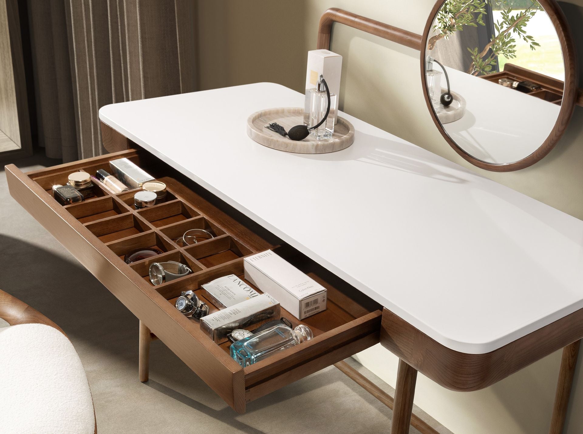 Scrivania toeletta in noce con piano in legno bianco e specchio