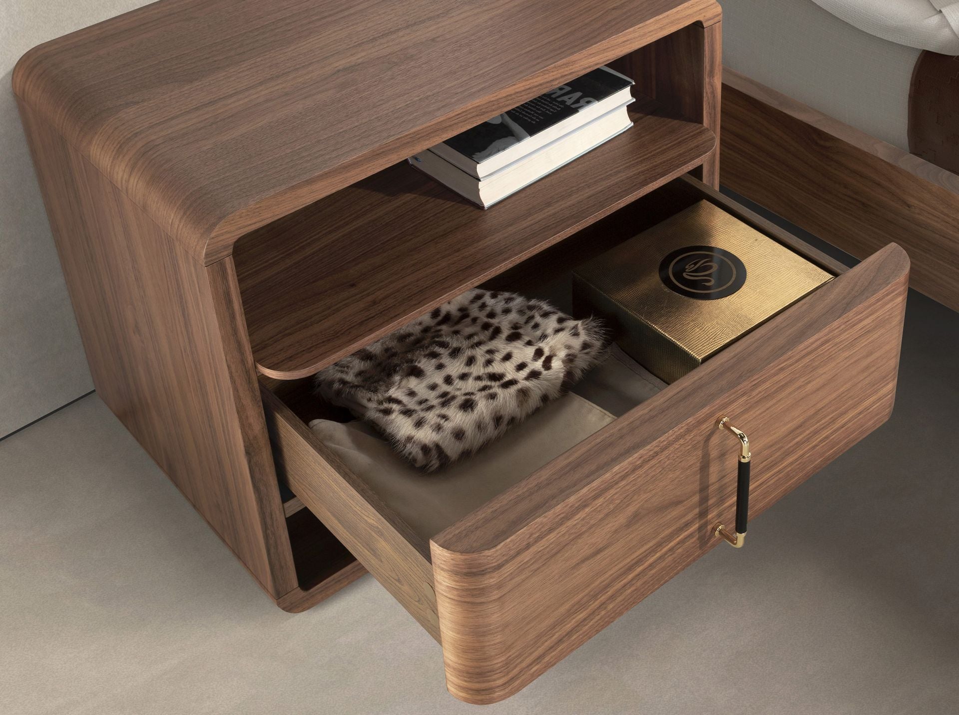 Comodino in noce e PVC nero