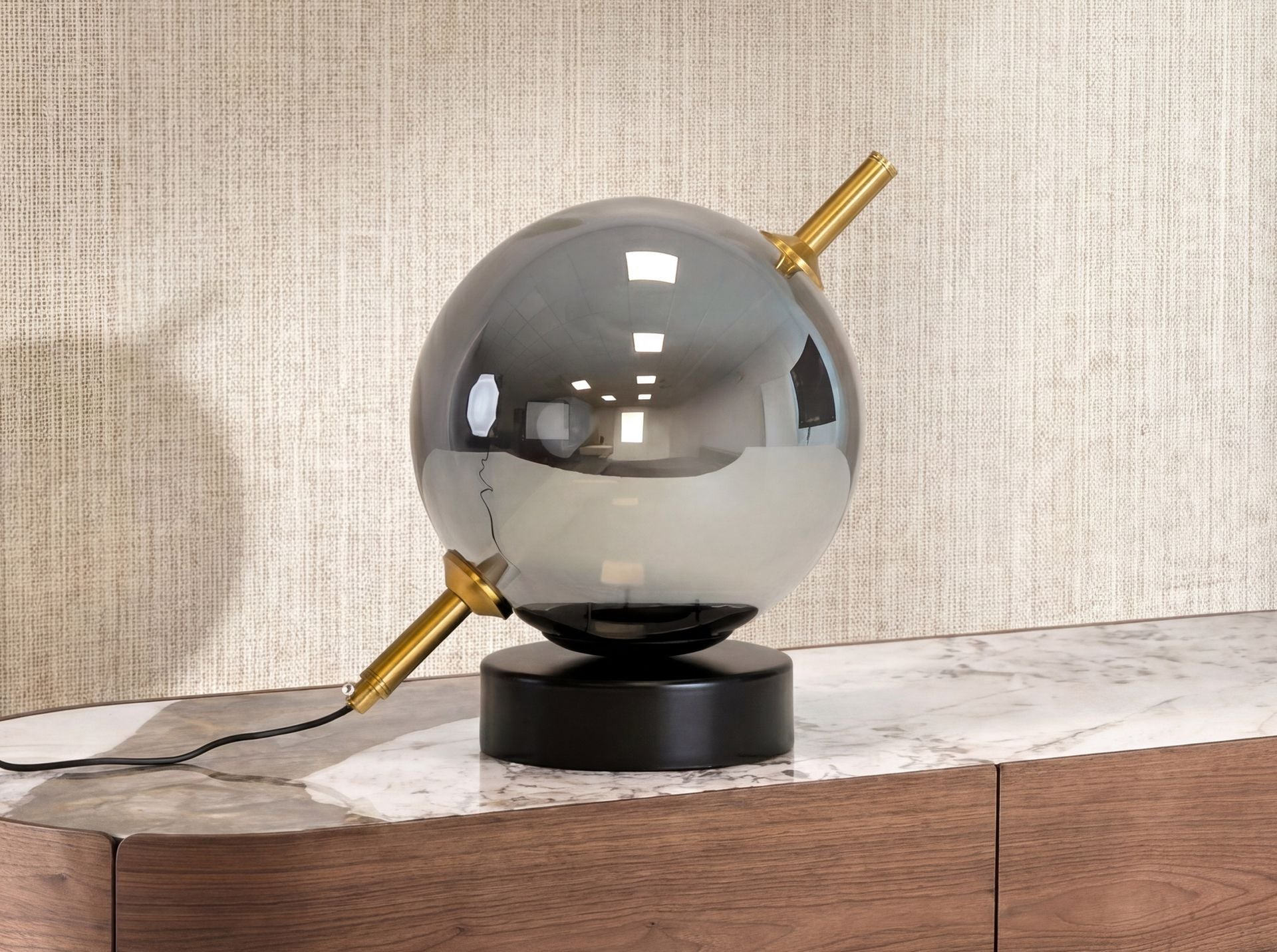 Lampada da tavolo in vetro fumé grigio effetto specchio e acciaio nero