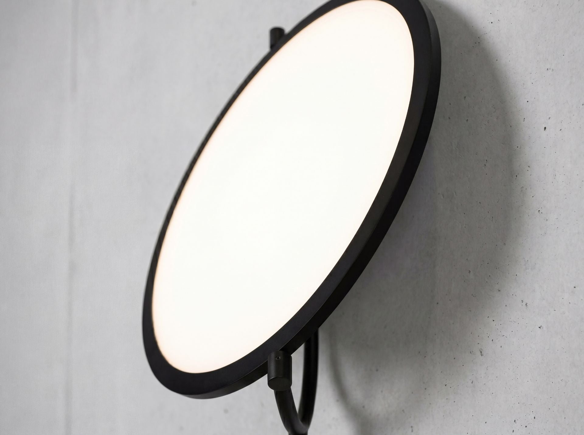 Lampada da terra in acciaio nero