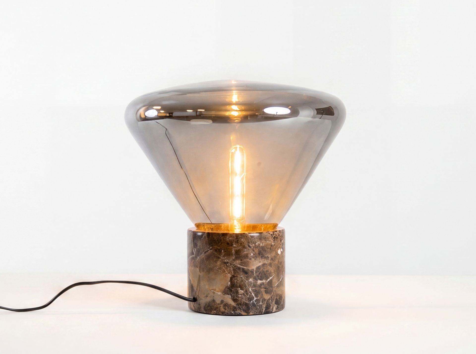 Lampada da tavolo in vetro fumé grigio effetto specchio e marmo porcellanato