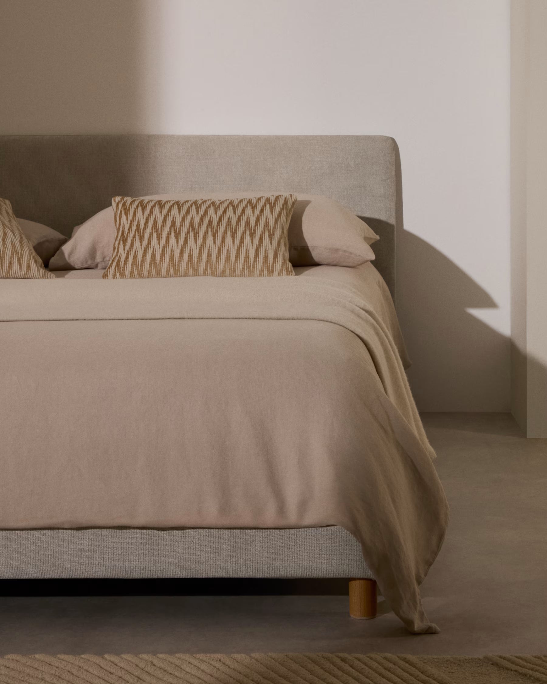 Valma chenille pearl upholstered bed with solid beech wood legs for 160 x 200 cm mattress
