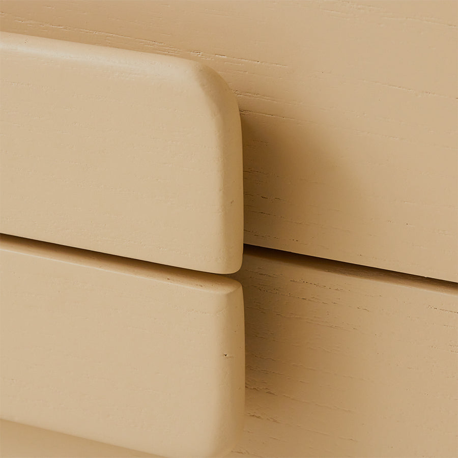 Credenza bassa spaziosa color crema