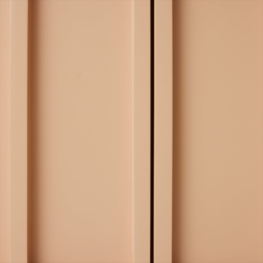 Credenza bassa, nudo